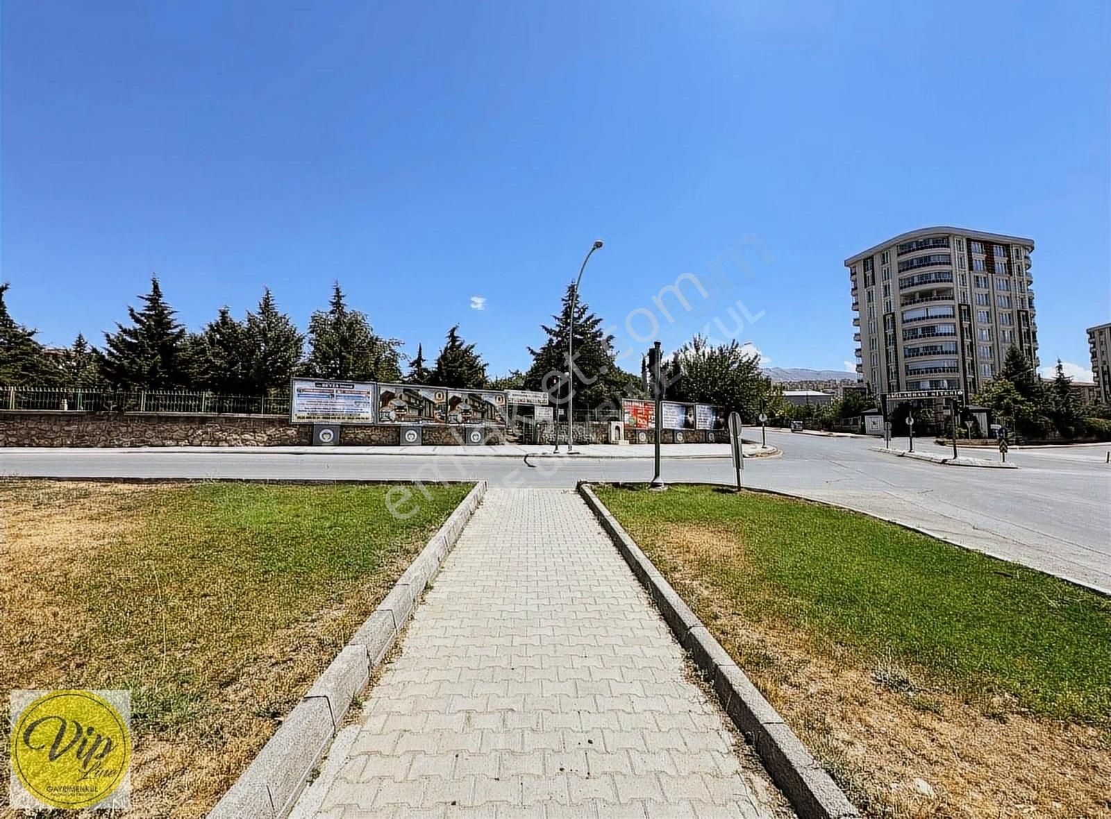 Yeşilyurt Şeyh Bayram Satılık Daire VİP LİNE'DEN KUYUÖNÜ OPET ALTI 235 m2 ARAKAT 4+1 SATILIK DAİRE