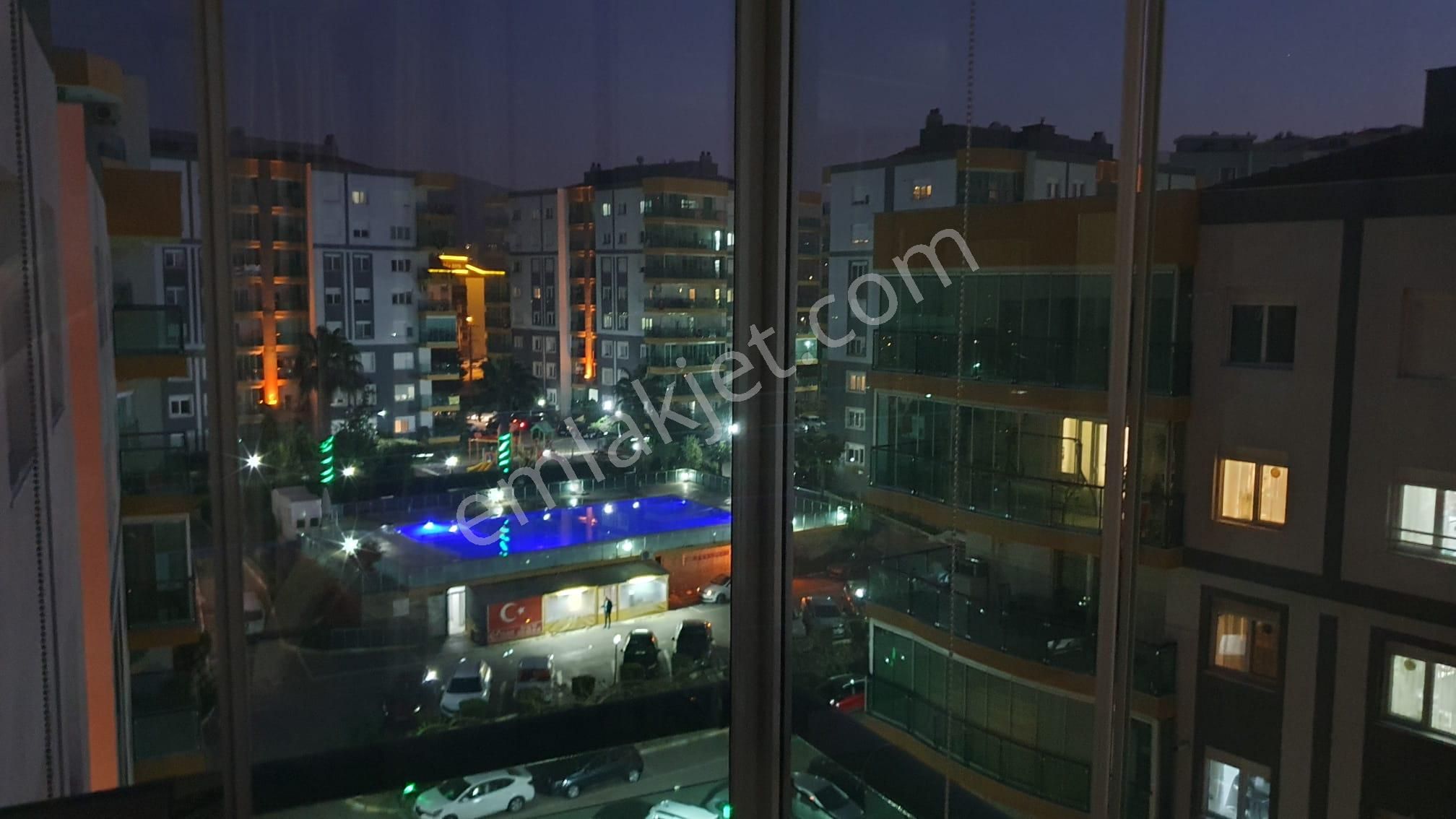 Menemen Cumhuriyet Satılık Daire  MENEMEN NAREVLERİ 2 HAVUZLU SİTEDE 135 M2 3+1 SATILIK LÜKS DAİRE