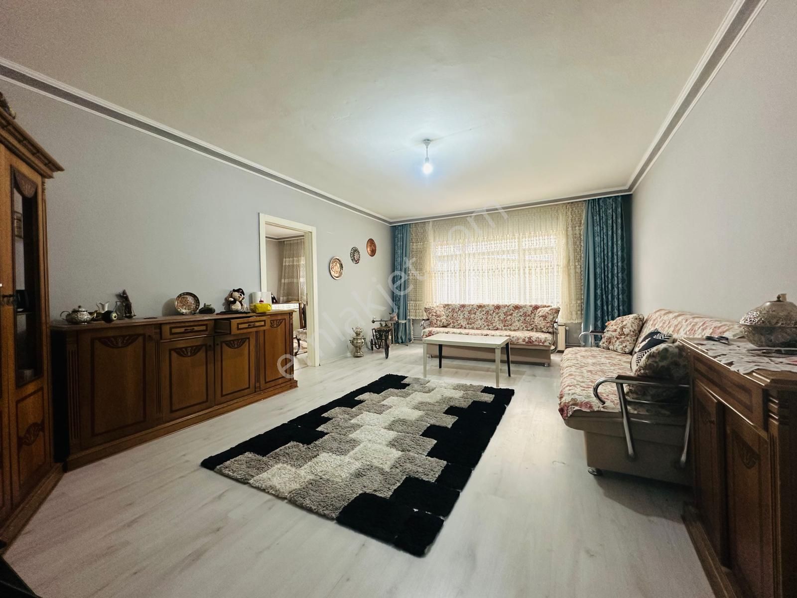 Pursaklar Merkez Satılık Daire  UYGUN EMLAK'TAN █MERKEZ'DE CADDE'DE 1.KAT 3+1 120 m²