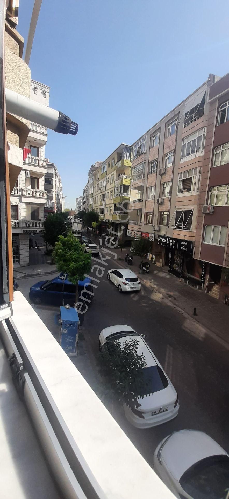 Zeytinburnu Gökalp Satılık Daire  ZEYTİNBURNU ANA CADDE ÜSTÜ TEMİZ 2+1