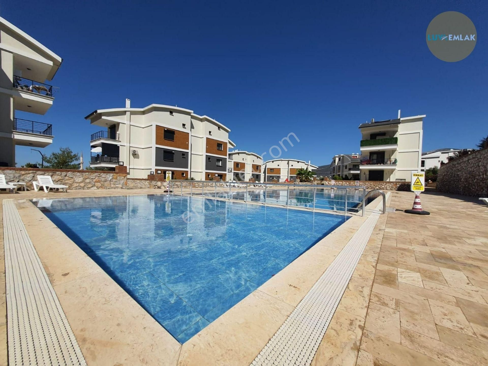 Didim Akbük'te Havuzlu Sitede Bahçeli 2+1 Daire - Görsel 3