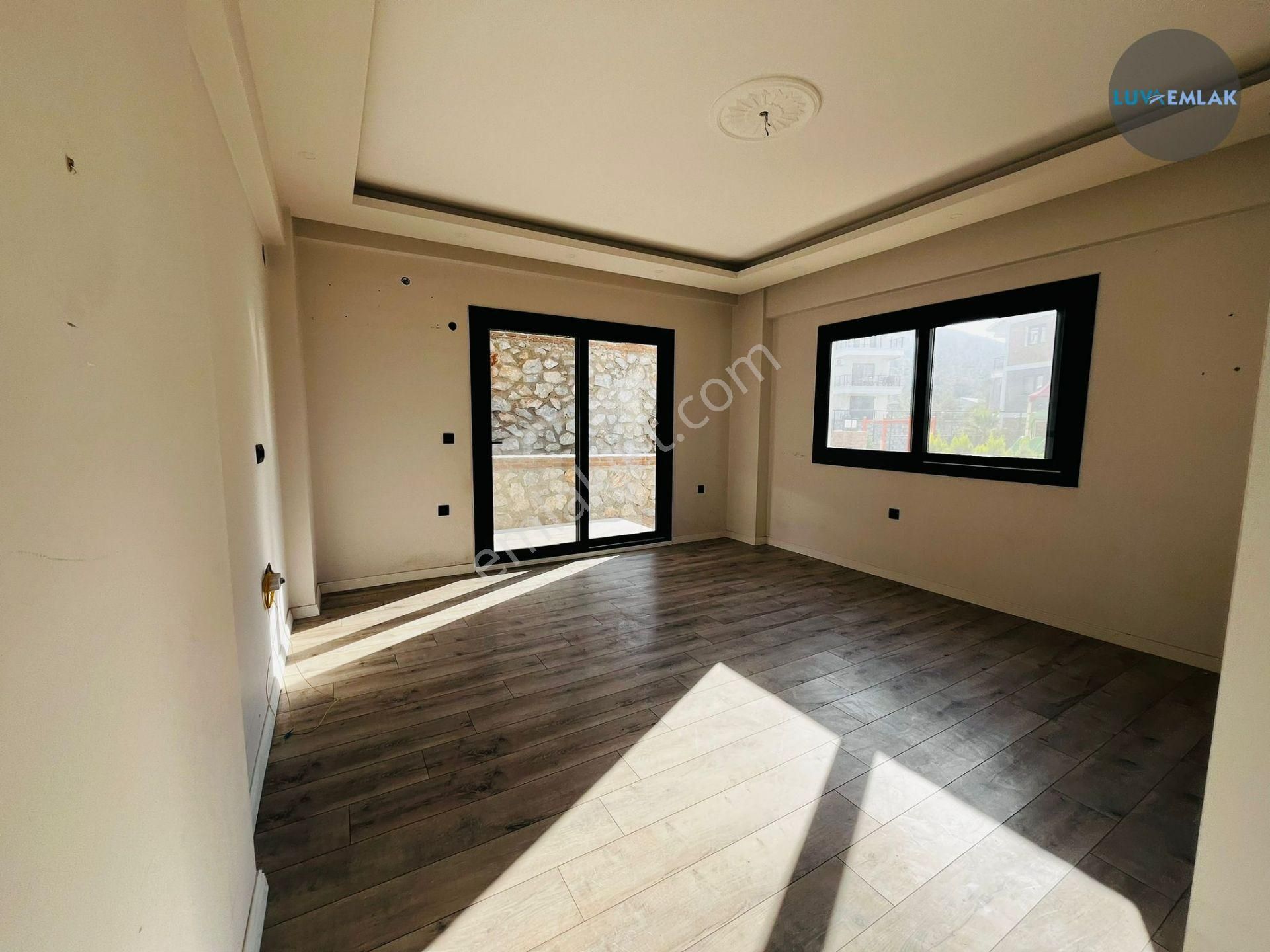 Didim Akbük'te Havuzlu Sitede Bahçeli 2+1 Daire - Görsel 14