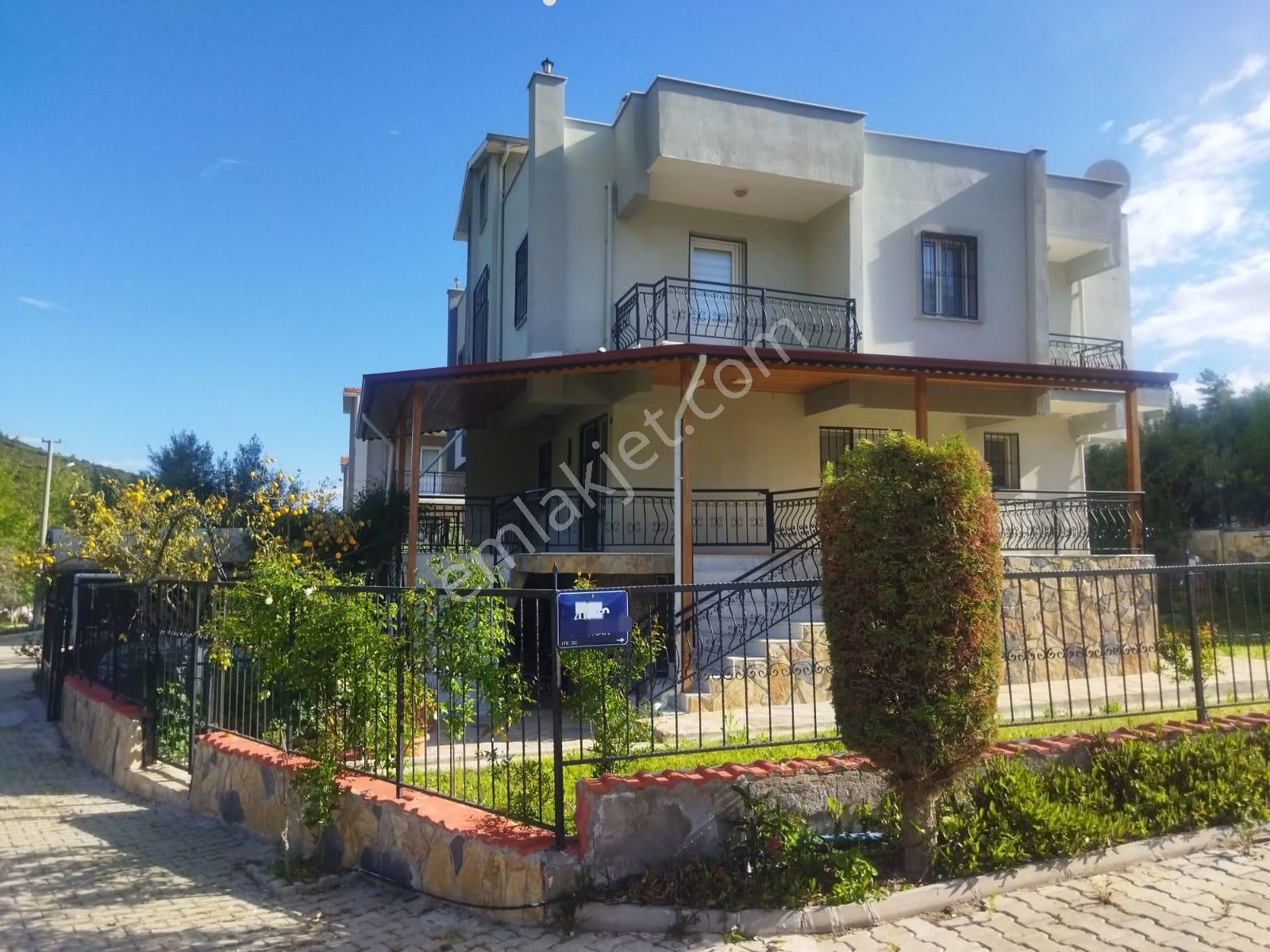 Menderes Ahmetbeyli Satılık Villa  TURPA SÖNMEZ' den Ahmetbeyli Maydanoz Koyunda Satılık 4+1 Villa