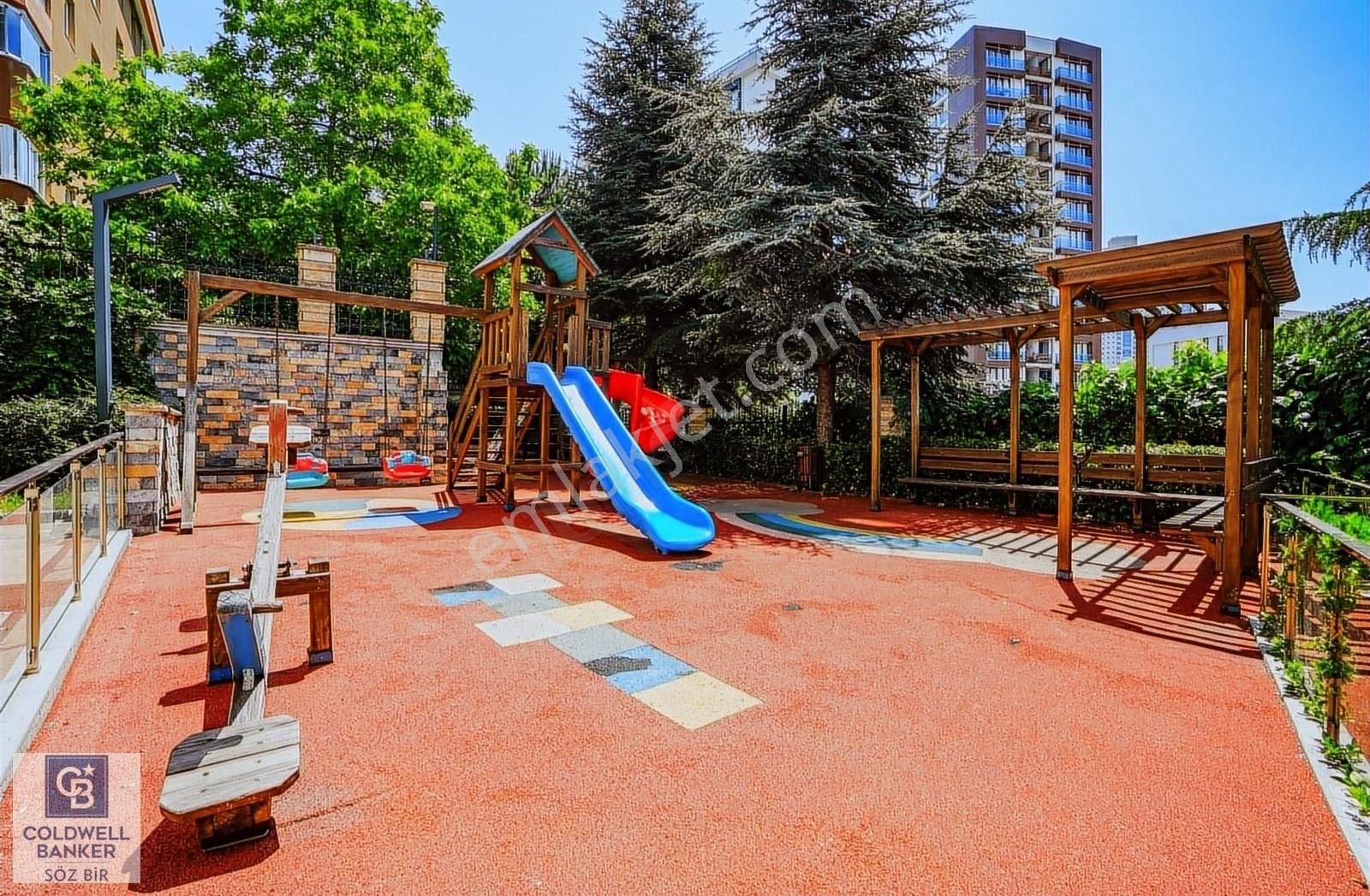 Ataşehir Yenişehir Satılık Daire Ataşehir Yenişehir Mah Çamaltı Sitesi 4+2 Çatı Dubleks Daire