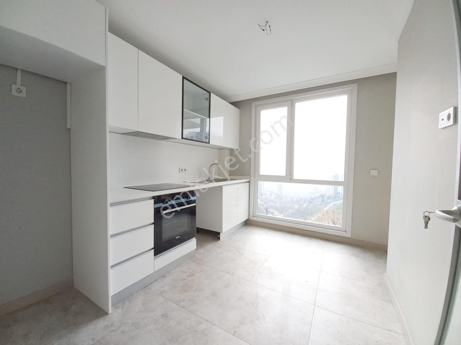 Pendik Çınardere Satılık Daire  Mertcan dan Olimpiyat Cad Güvenlikli Site İçi Giyinme Odalı 3+1