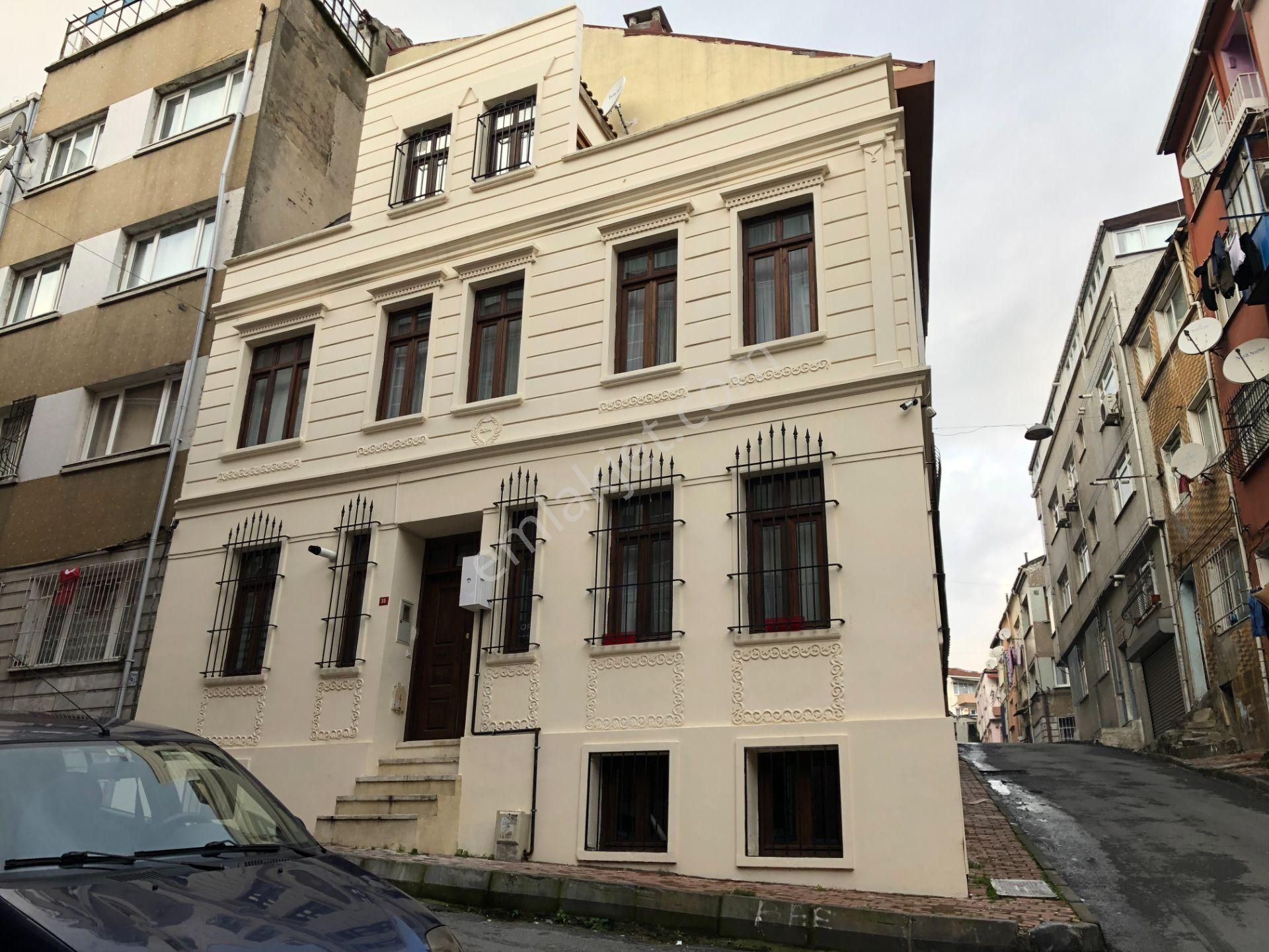 Fatih Ayvansaray Satılık Müstakil Ev  Ayvansaray'da Eşyalı 4 Katlı Satılık Müstakil Tescilli Bina - Building For Sale