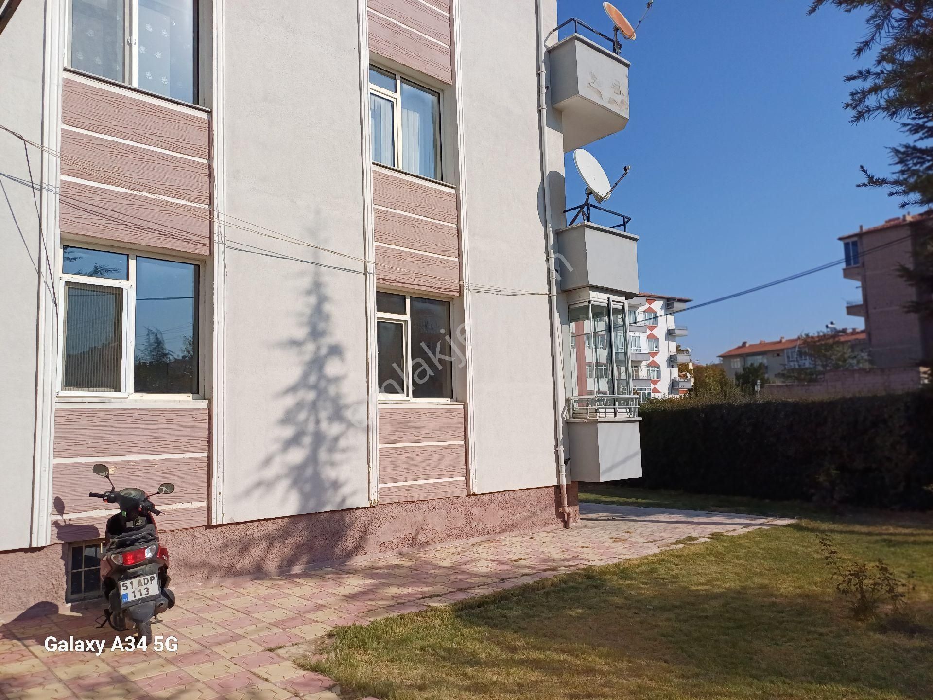 Bor Yenigöçmen Kiralık Daire Niğde Bor Çevre Yolunda KİRALIK DAİRE 