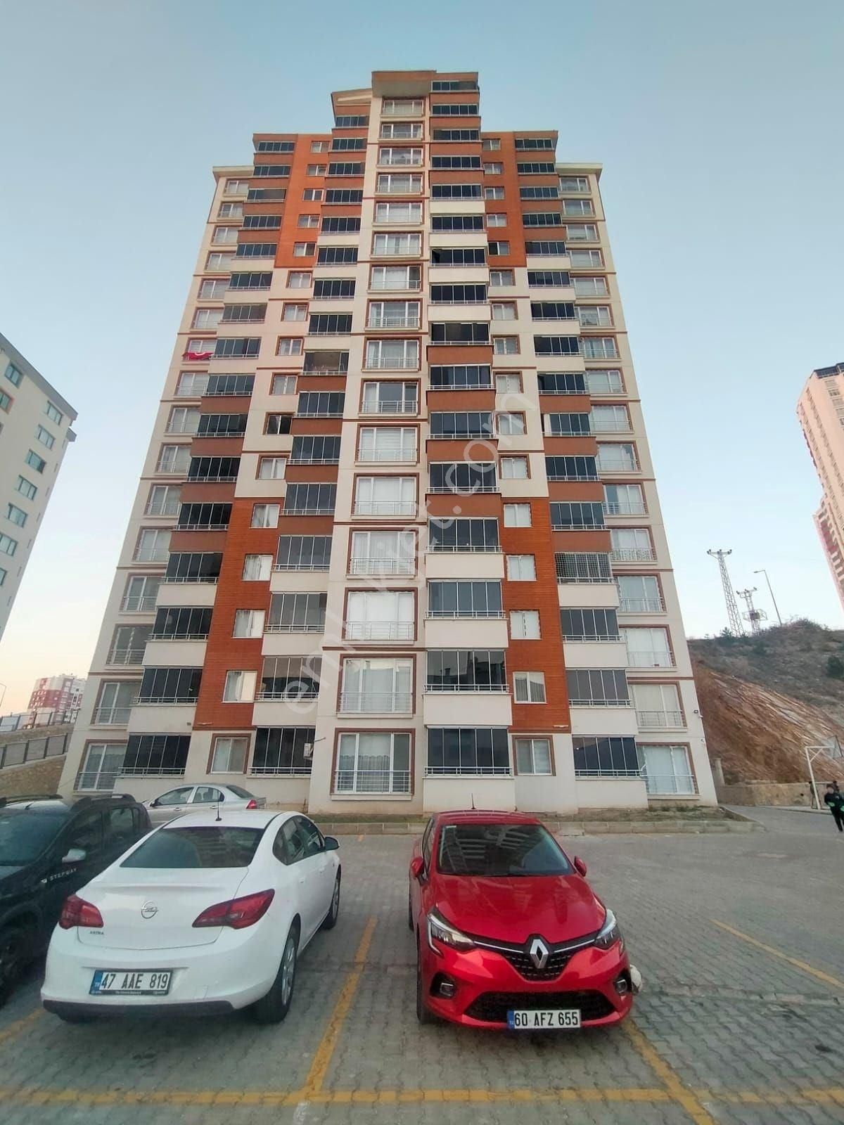 Tokat Merkez Günevi Köyü Satılık Daire VADİ EMLAK'TAN TOPÇAM MAHALLESİNDE SATILIK 3+1 DAİRE