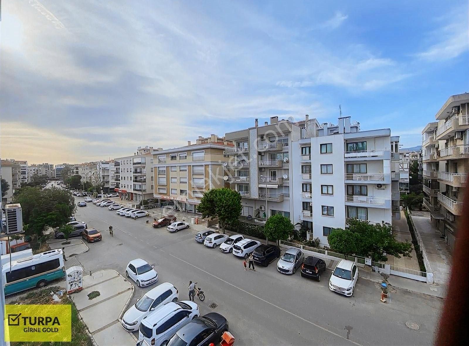 Karşıyaka Bahçelievler Satılık Daire Karşıyaka Bahçelievler'de 3+1 Satılık Daire