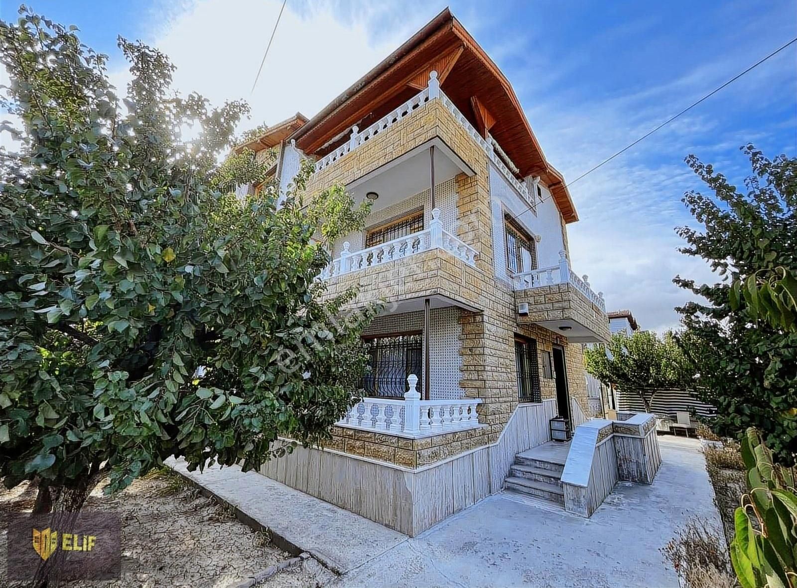 Selçuklu Erenköy Satılık Villa Elif'den Erenköyde Çok Geniş 5+2 Triplex Villa