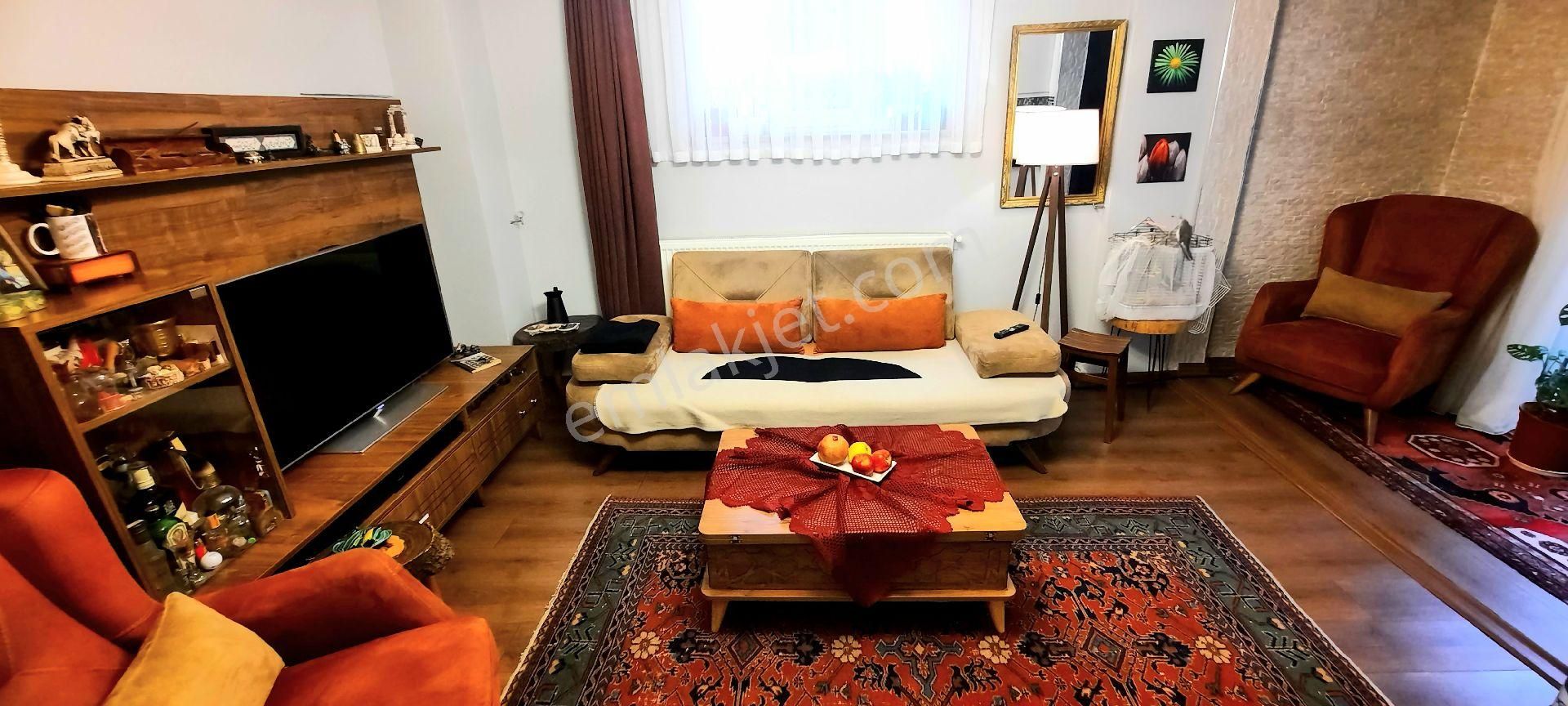 Kağıthane Nurtepe Satılık Daire SAHİBİNDEN NURTEPE ANA CADDEYE YAKIN 3+1 TEMİZ KULLANIŞLI DAİRE