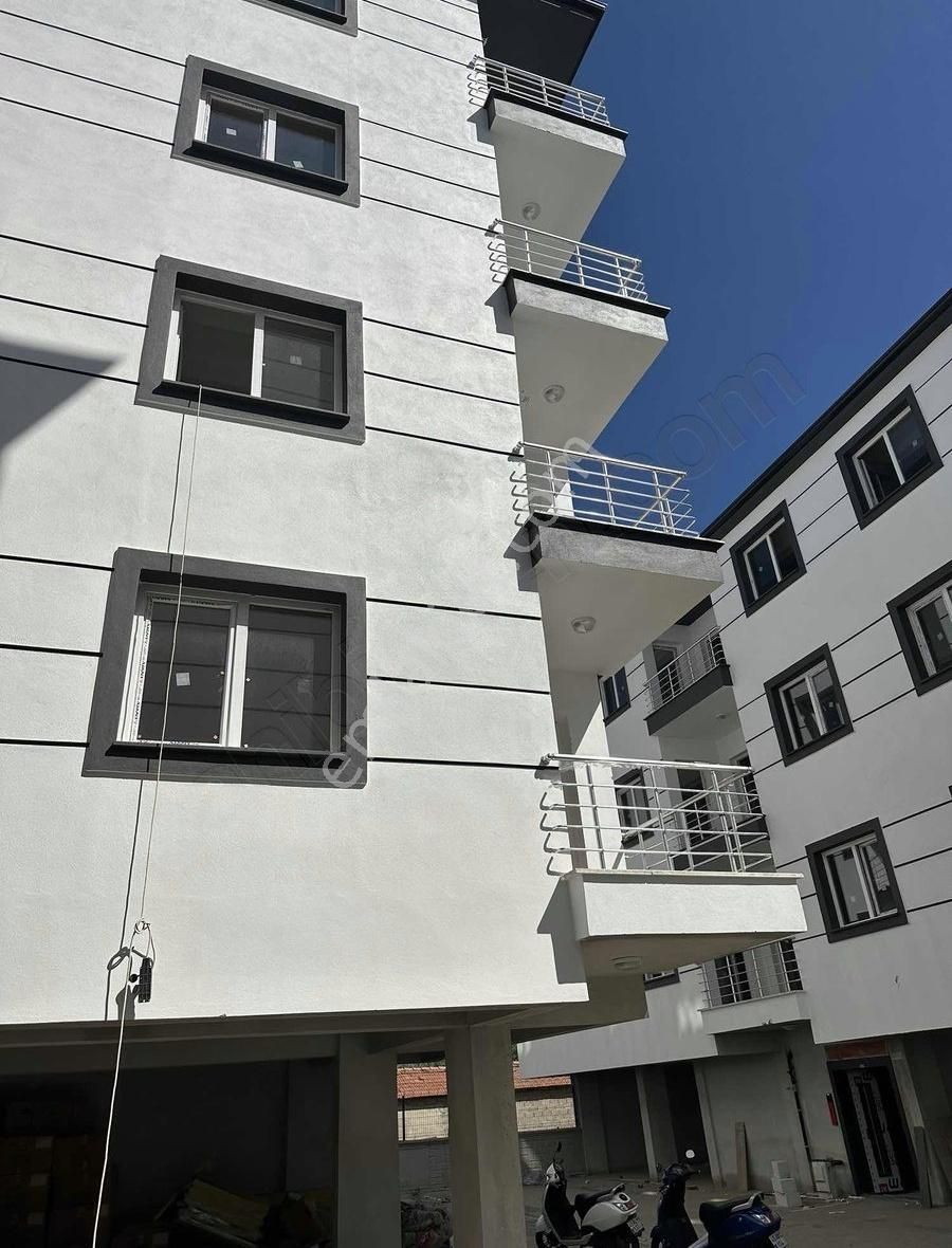 Akhisar Efendi Satılık Daire DOSTLARDAN EFENDİ MAHALLESİNDE 3+1 SATILIK DAİRE