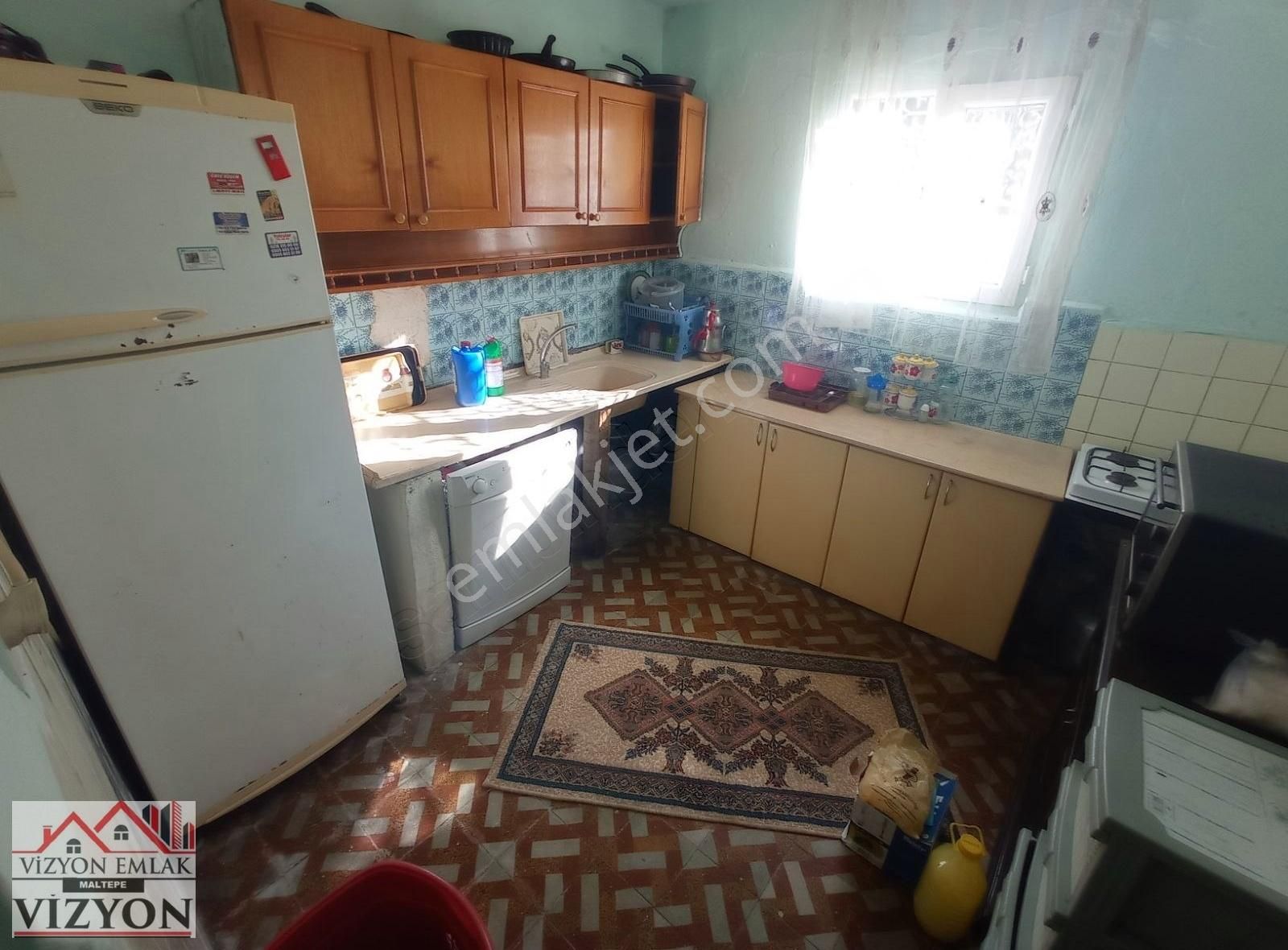 Maltepe Zümrütevler Kiralık Daire EMEK CADDESİ DURAK DİBİNDE 1+1 EŞYALI BAHÇESİ OLAN UYGUN FİYAT !