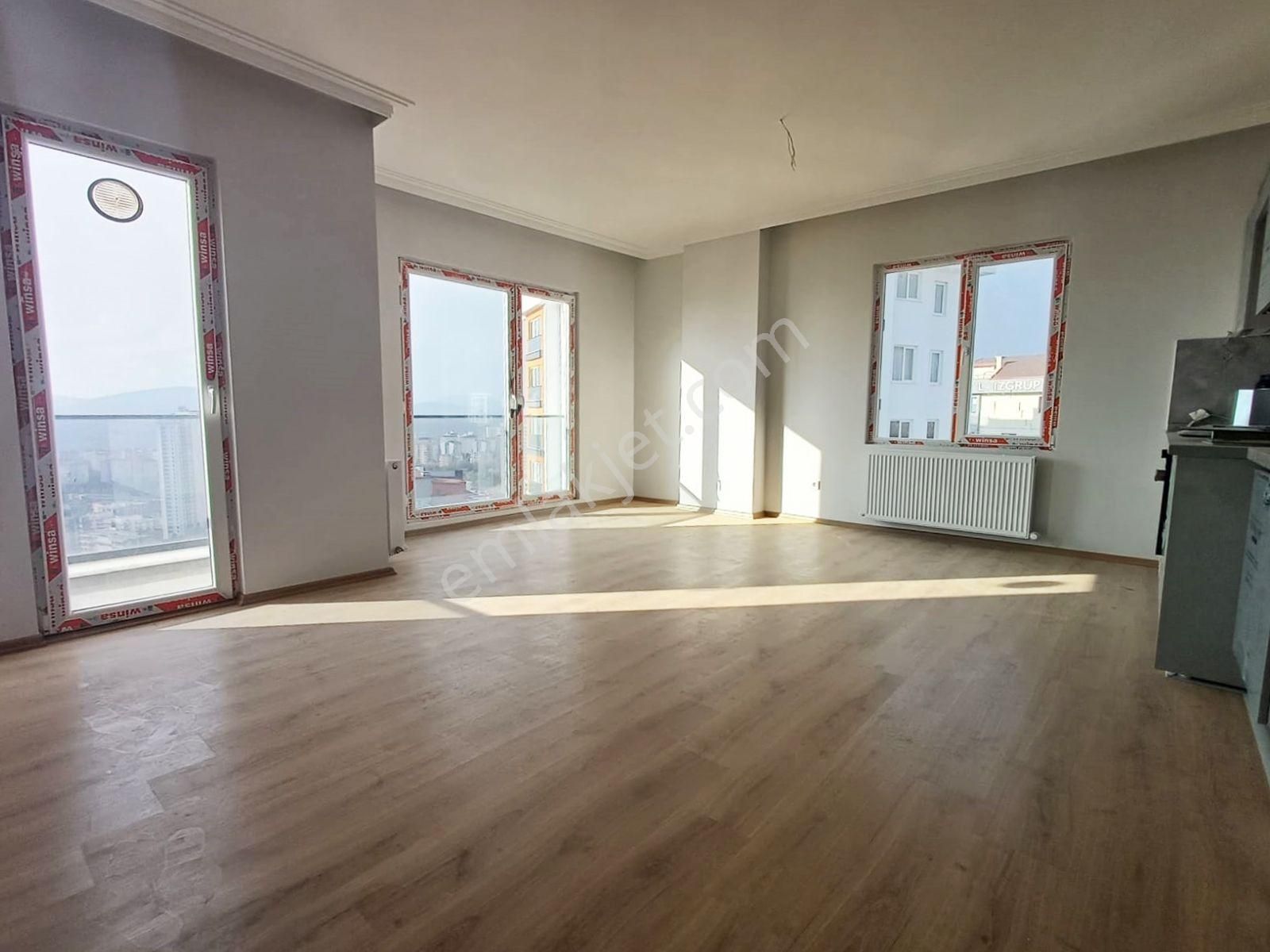 Kartal Yakacık Yeni Kiralık Daire  Mertcan dan Güvenlikli Site İçinde Manzaralı 2+1 Ankastreli