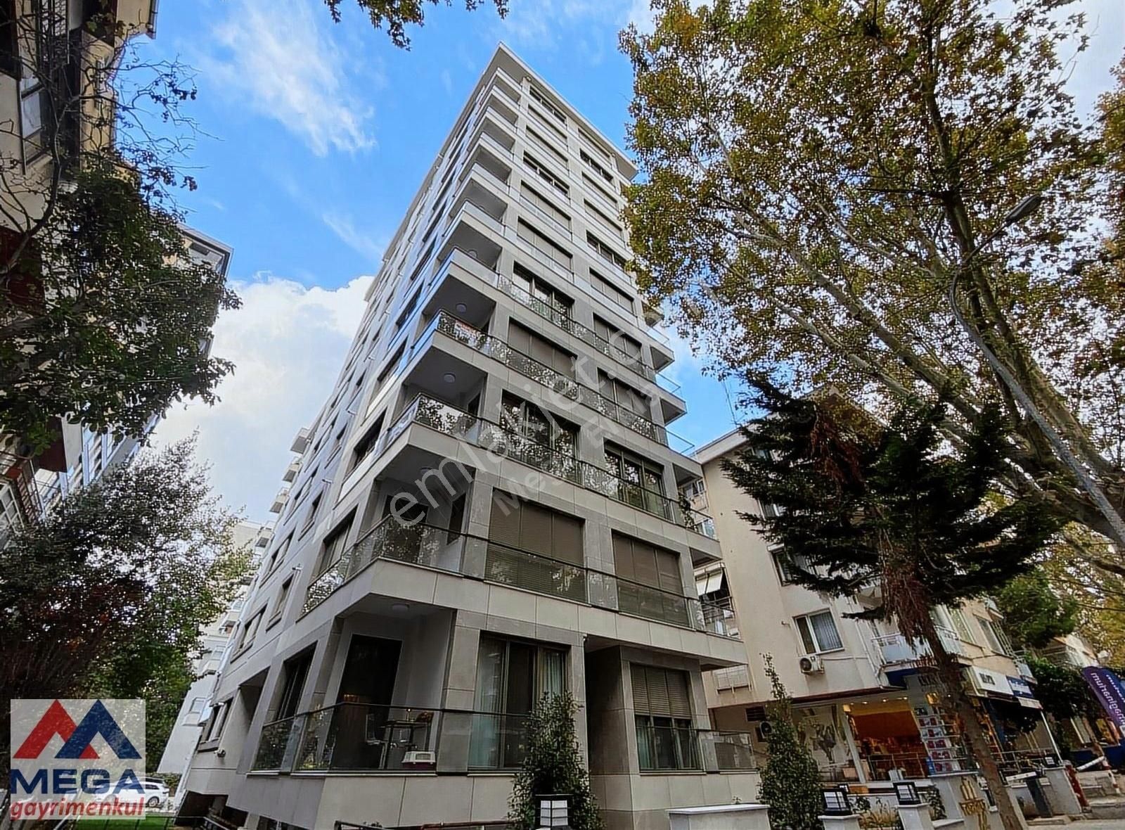 Kadıköy Caddebostan Satılık Daire ÇİFTEHAVUZLAR SAHİL 3+1 BALKONLU GENİŞ FERAH DAİRE