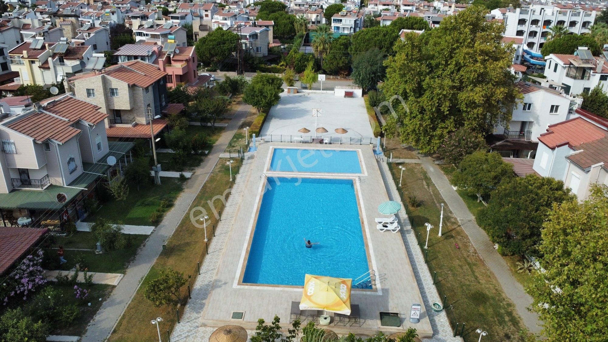 Kuşadası Davutlar Satılık Daire Site İçeresin Havuzlu Bahçeli Satılık Yazlık Villa