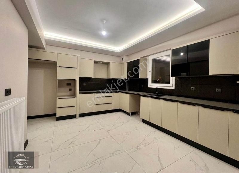 Beylikdüzü Beylikdüzü OSB Satılık Daire BEYLİKDÜZÜ OSB'DE MERKEZİ KONUMDA SATILIK 3+1 DAİRE