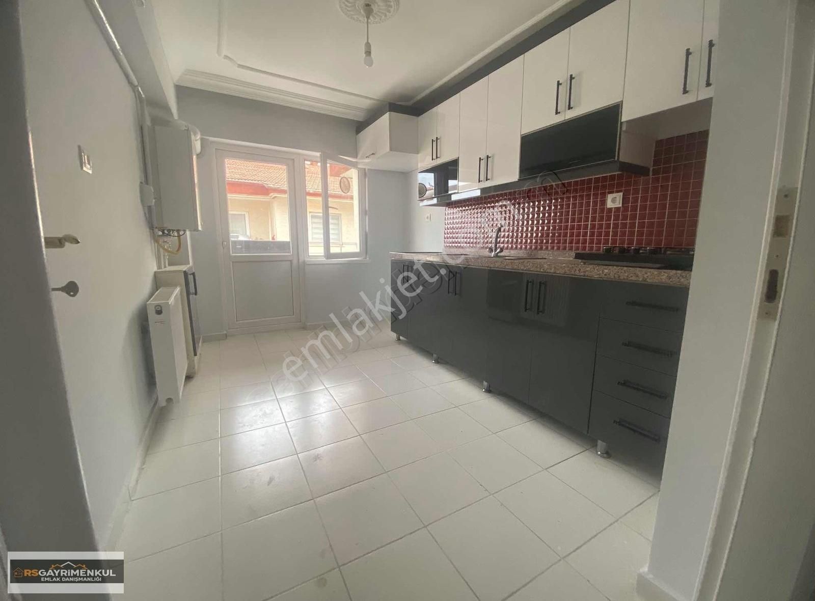 Sincan Menderes Satılık Daire MENDERES'DE CADDE ÜZERi FULL YAPILI ÇİFT BALKON ÇİFT BANYO