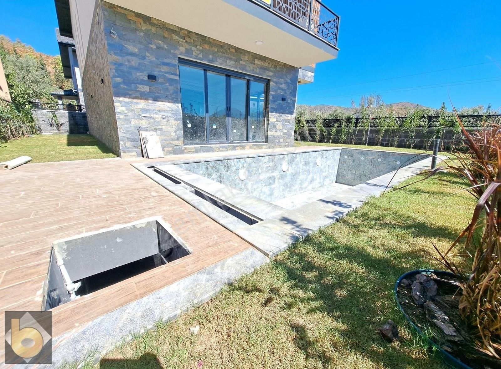 Fethiye Karagedik Satılık Villa Fethiye karagedik Mahallesi'nde satılık 5+1 müstakil havuzlu