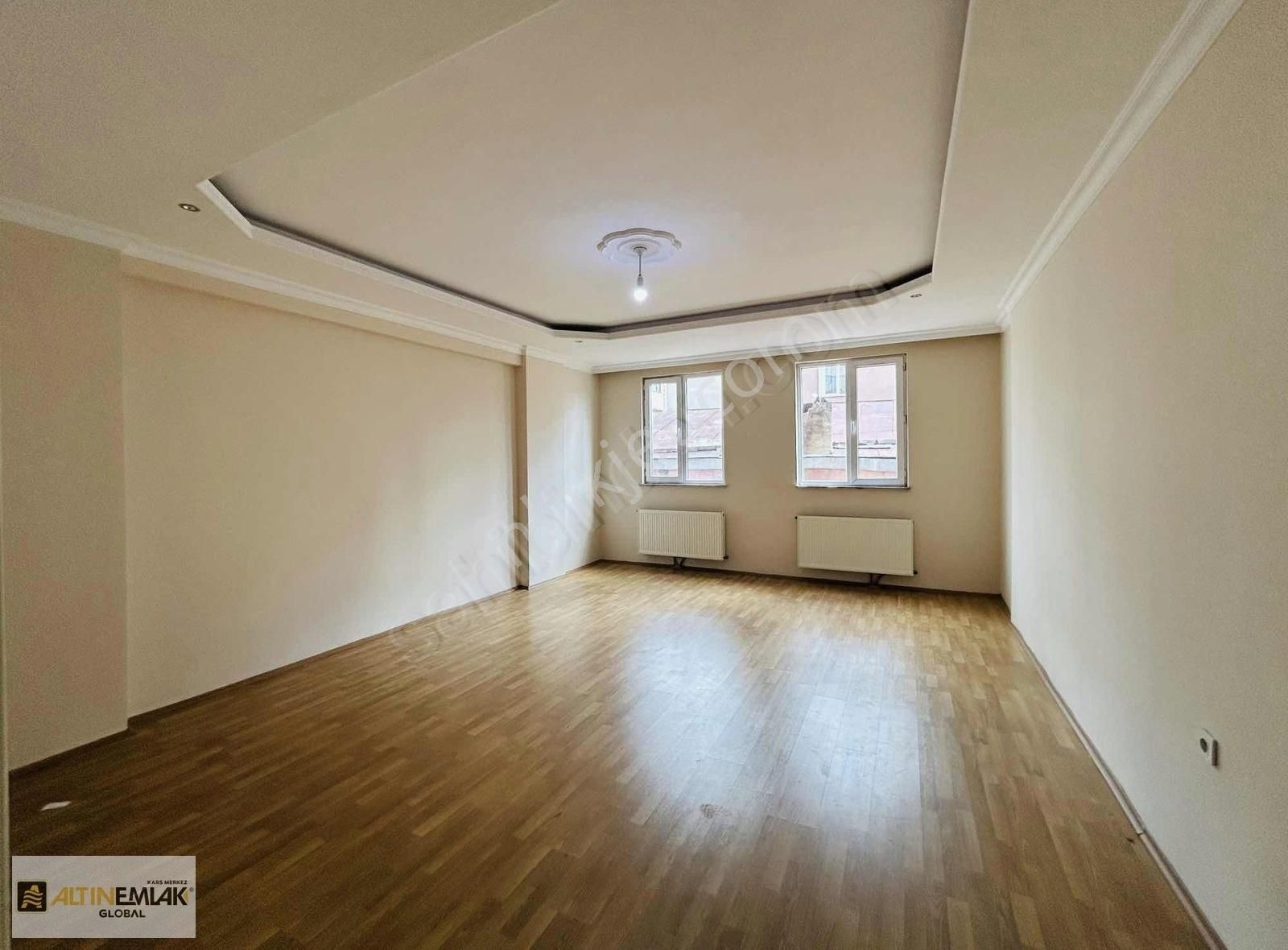 Kars Merkez Yeni Kiralık Daire ALTIN EMLAKTAN 3+1 YENİ MAH. ARA KAT YOL CEPHE KAPALI BALKON