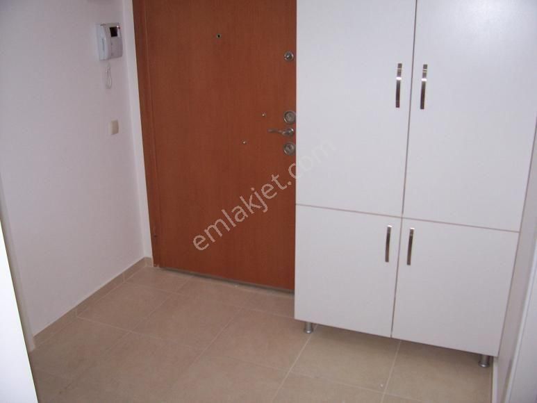 Altıntepe Genç Apt.garajlı Kombili Satılık Lüks Giriş Daire 1+1 - Görsel 16