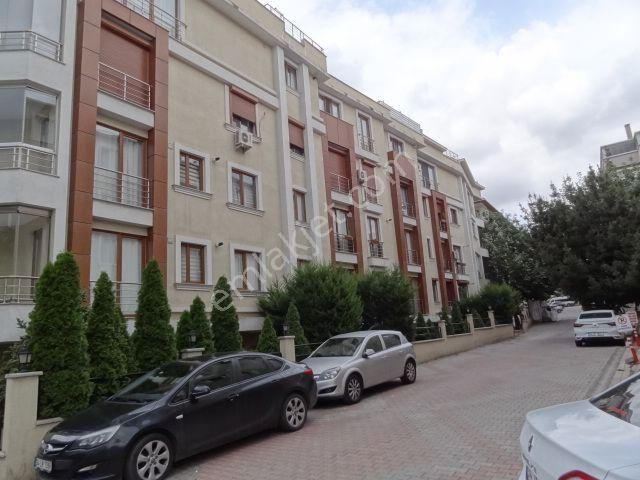 Altıntepe Genç Apt.garajlı Kombili Satılık Lüks Giriş Daire 1+1 - Görsel 2