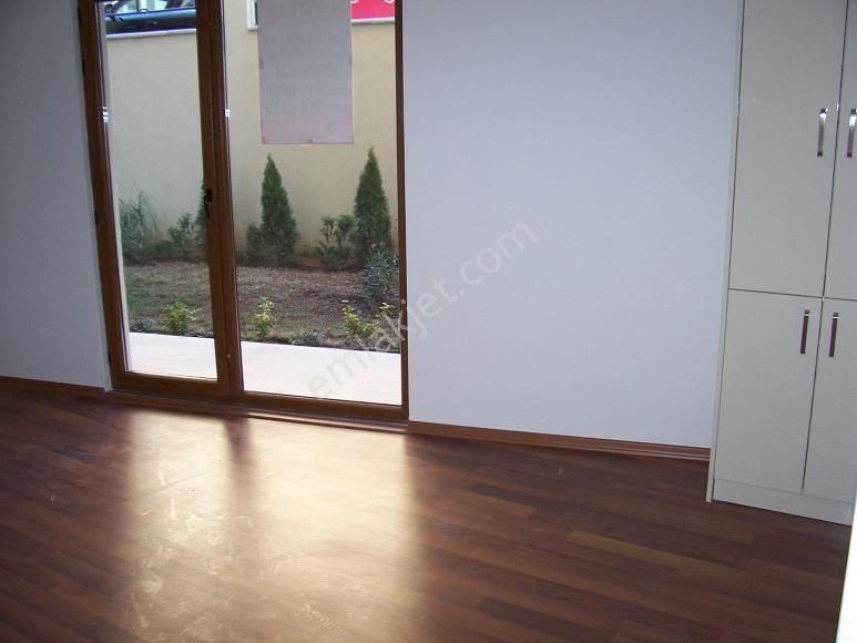 Altıntepe Genç Apt.garajlı Kombili Satılık Lüks Giriş Daire 1+1 - Görsel 18