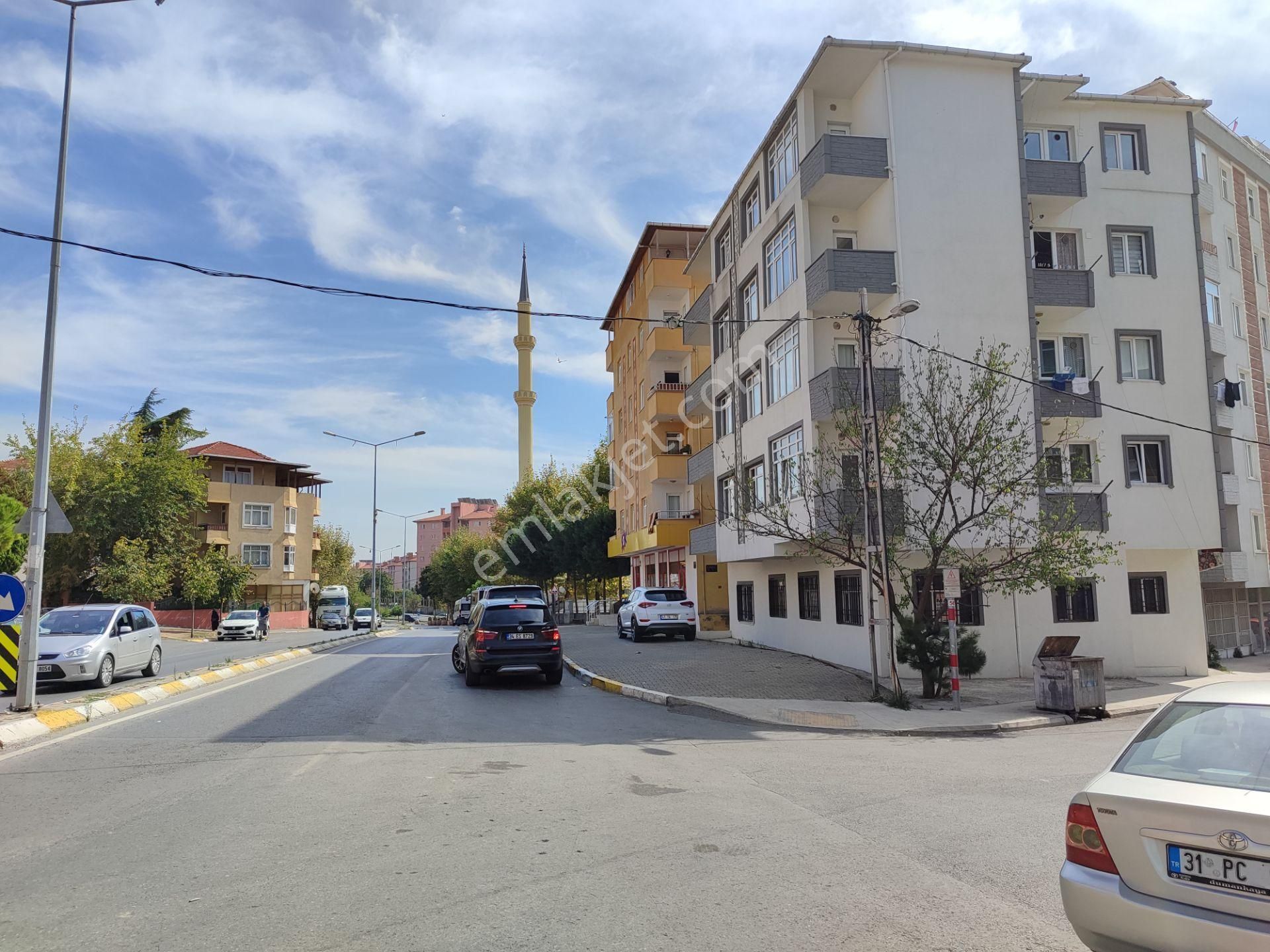 Pendik Kaynarca Satılık Daire  Pendik Alt Kaynarcada Cadde Üzeri Kat Mülkiyetli 2+1 3.Kat Daire