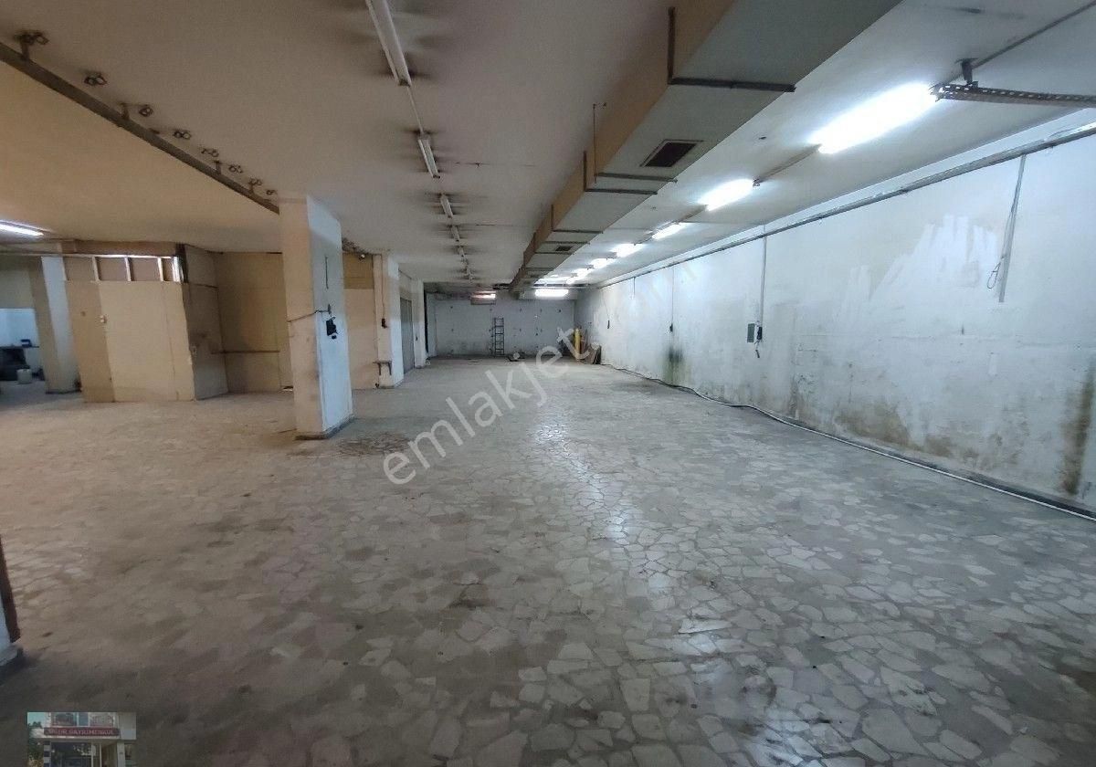 Maltepe Cevizli Kiralık Atölye Cevizli Mah Minibüs Cad Yakın 750m2 İşyeri