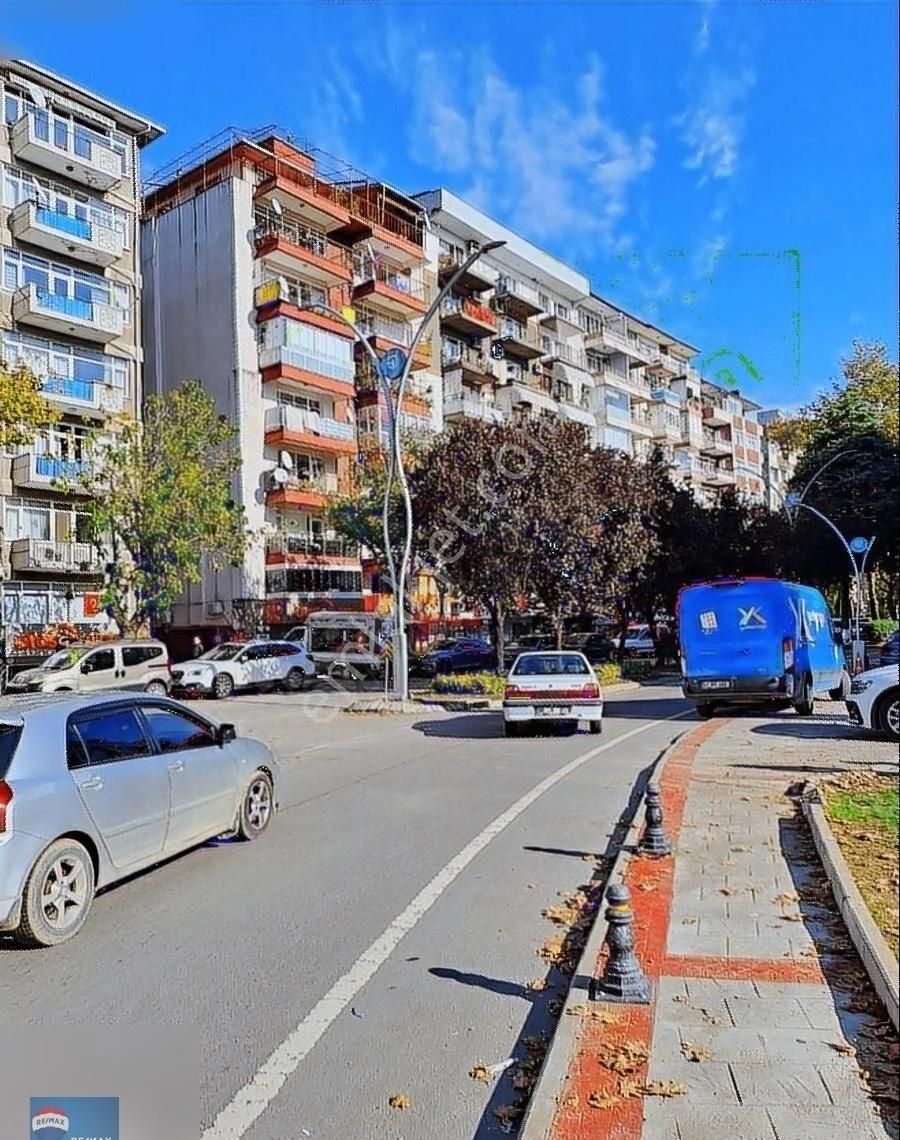 İzmit Kadıköy Satılık Daire İZMİT KADIKÖY MAH.ATATÜRK BULVARINDA SATILIK 2+1 DAİRE