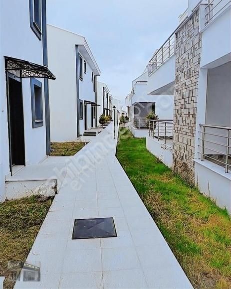 Ayvalık Küçükköy Kiralık Villa Ayvalık Sarımsaklı'da Site İçinde 3+1 Eşyalı 12 Ay Kiralık Villa