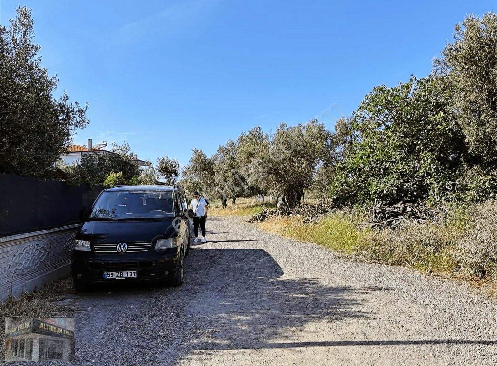 Ayvalık Küçükköy Satılık Villa Ayvalık sarımsaklı'da önü açık doğa deniz manzaralı villa