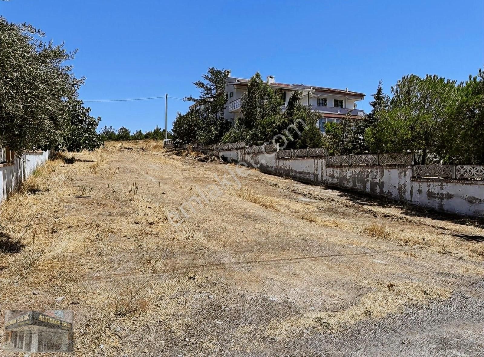 Ayvalık Küçükköy Satılık Villa İmarlı Sarımsaklı'da yatırımlık 303m2 satılık arsa