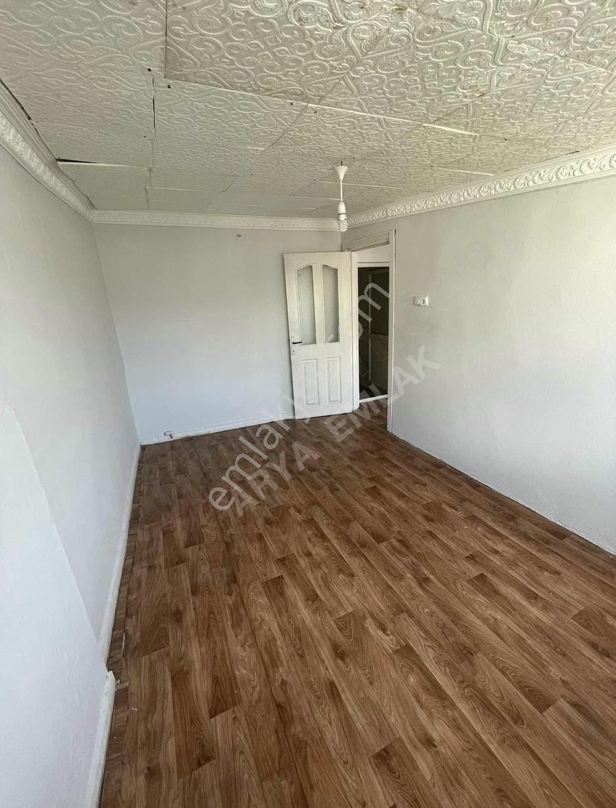 Zeytinburnu Beştelsiz Kiralık Daire BEŞTELSİZDE ÇATI KATI KİRALIK DAİRE