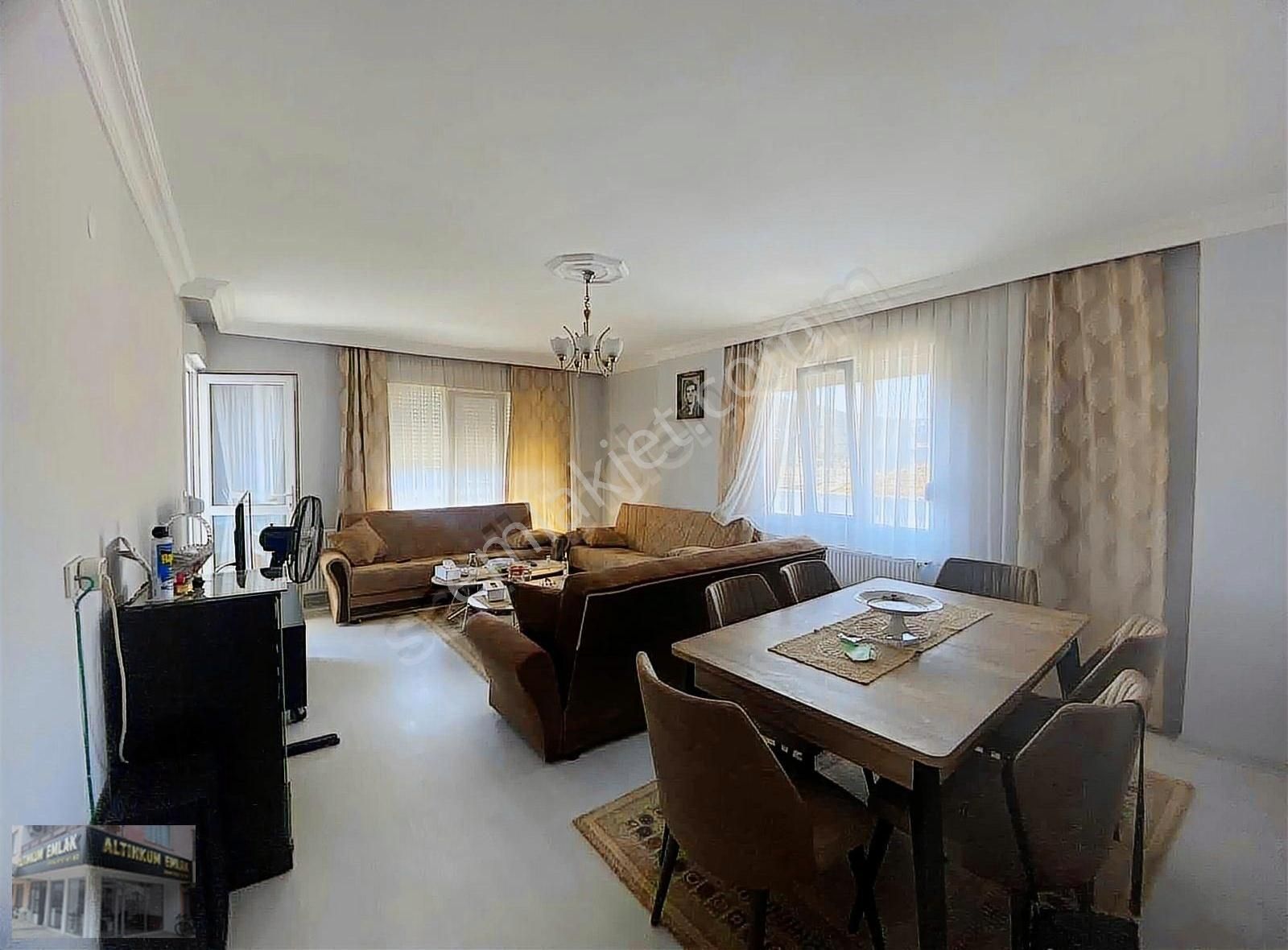 Ayvalık Sarımsaklı'da 3+1 120m2 Aile Apartmanı Kaloriferli Daire - Görsel 13