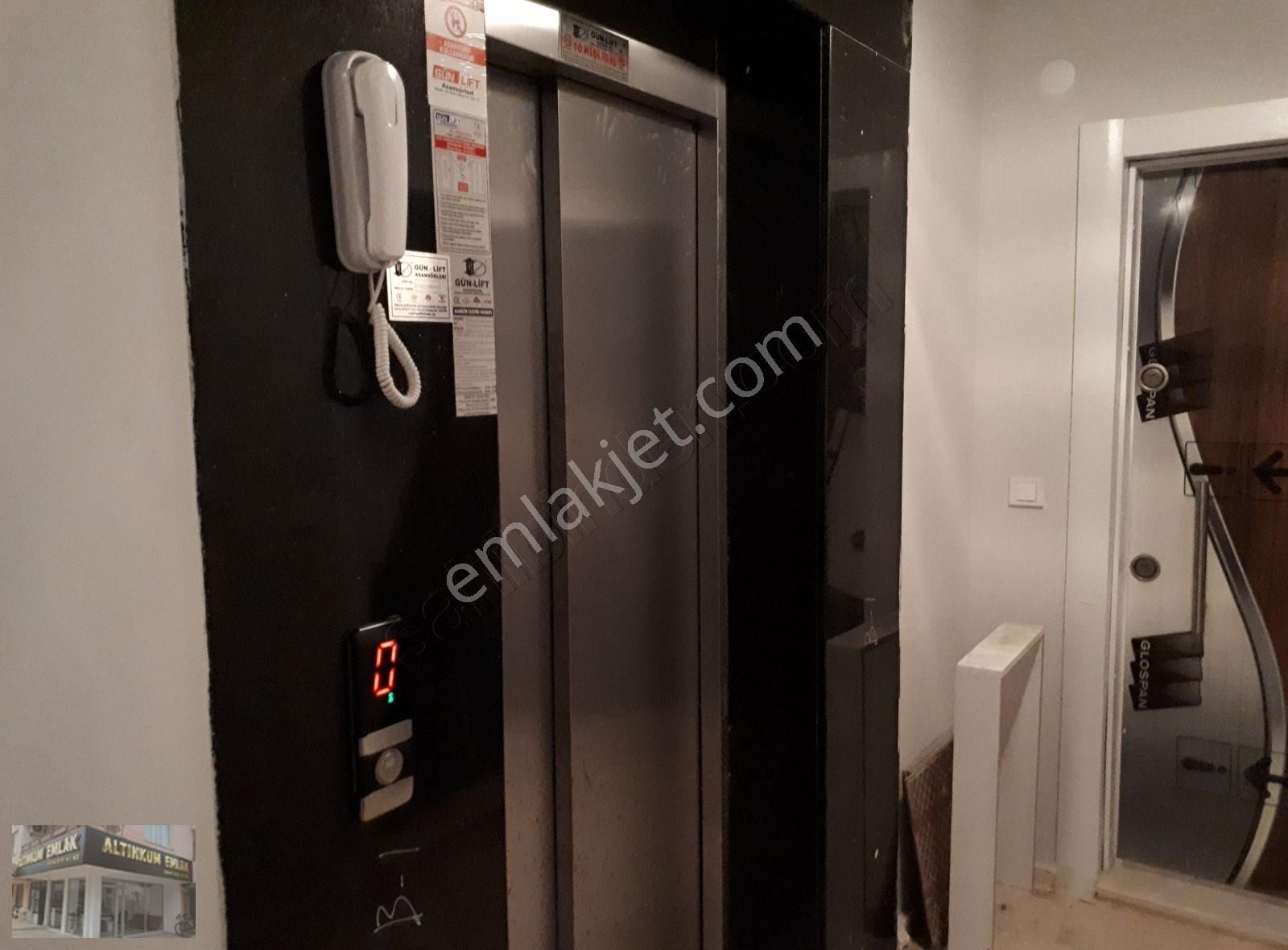 Ayvalık Sarımsaklı'da 3+1 120m2 Aile Apartmanı Kaloriferli Daire - Görsel 6