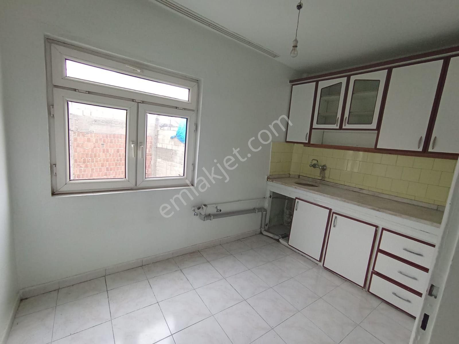 Akyol Gayrimenkul Den Satlık Müstakil Ev Karşıyakada 4 Katlı 3+1 - Görsel 3