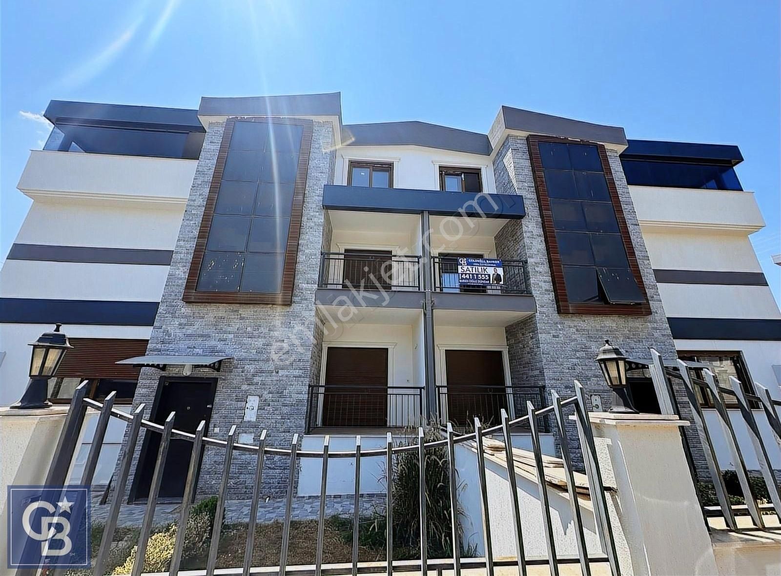 Menderes Barbaros Satılık Villa Menderes Barbaros'ta 4+1 260 M2 Tripleks Satılık Sıfır Villalar