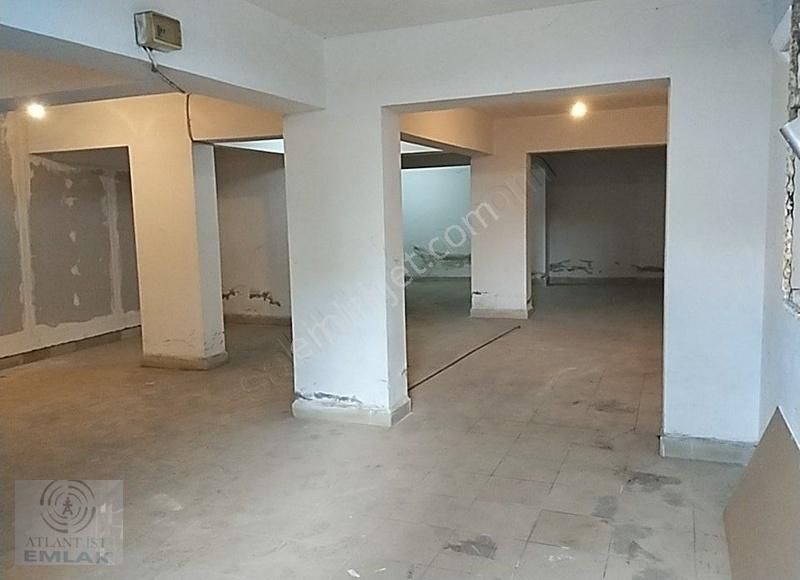 Ataşehir Kayışdağı Kiralık Dükkan & Mağaza Kayışdağı Nasır Caddesi Üstünde 100m2 Wc'li Bakımlı Dükkan Depo