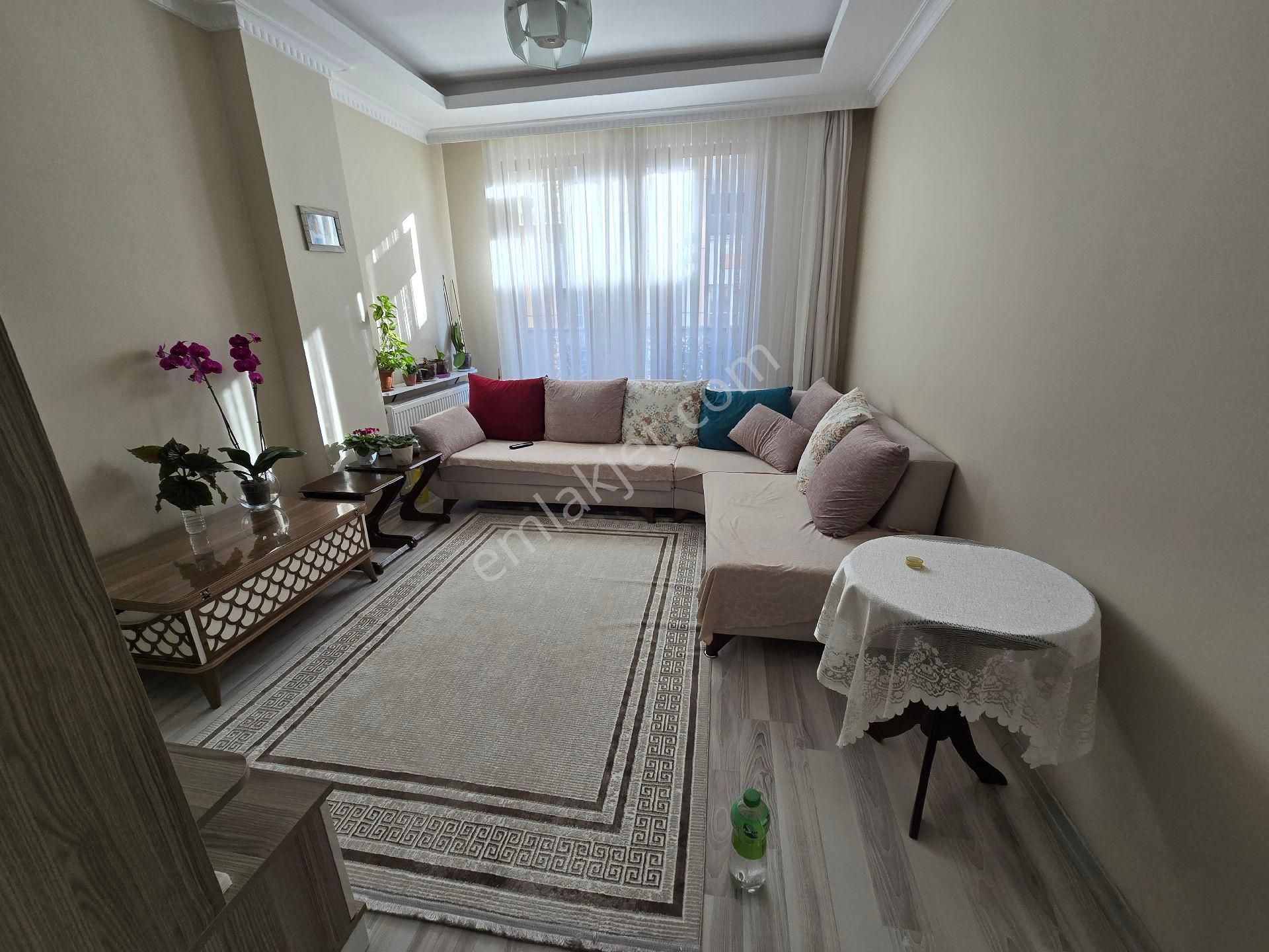 Küçükçekmece Mehmet Akif Satılık Daire MİMAR EMLAK'TAN SATILIK 2+1 ESKİ ARAKAT 75M² YENİ 1. KAT DAİRE 