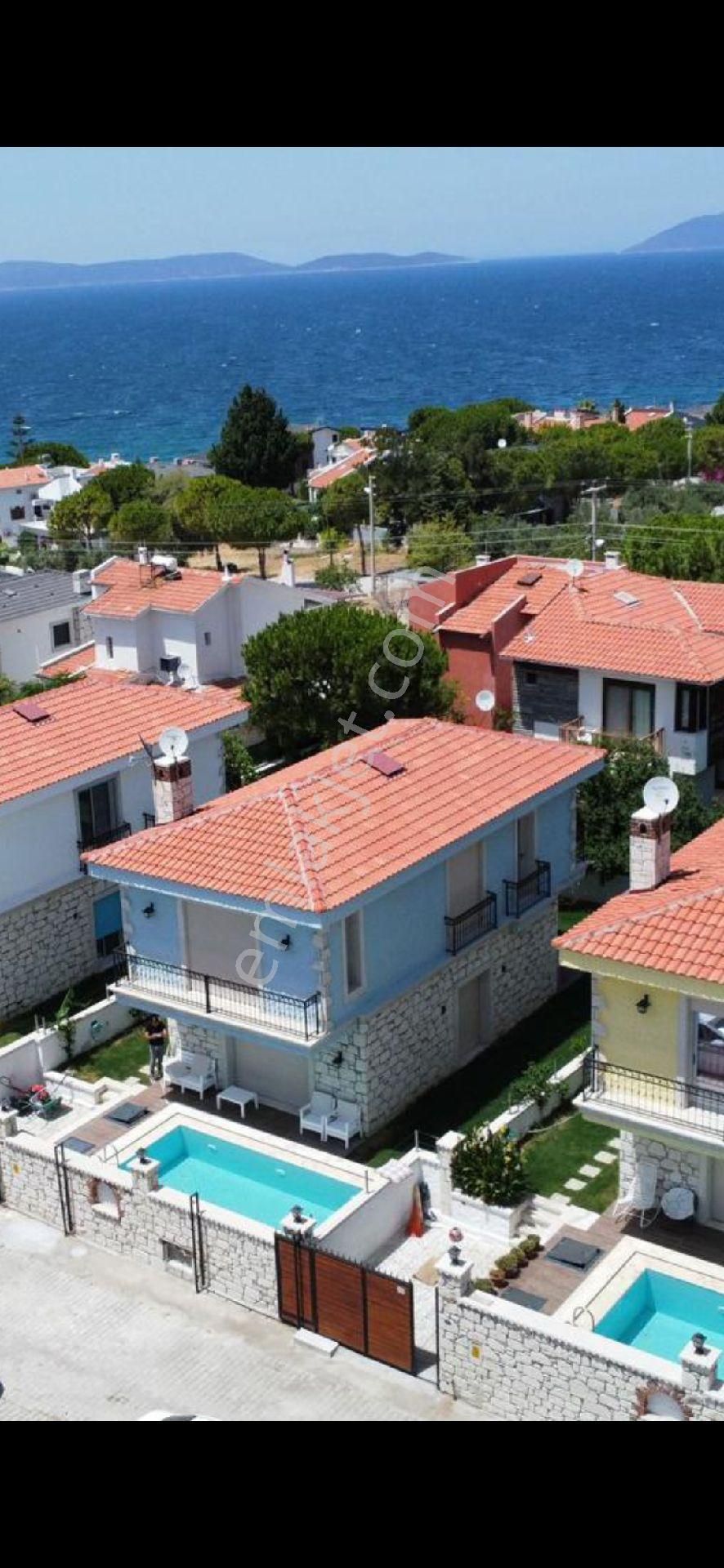 Çeşme Yalı Satılık Villa DENİZE YAKIN HAVUZLU MÜSTAKİL TAŞ VİLLA 