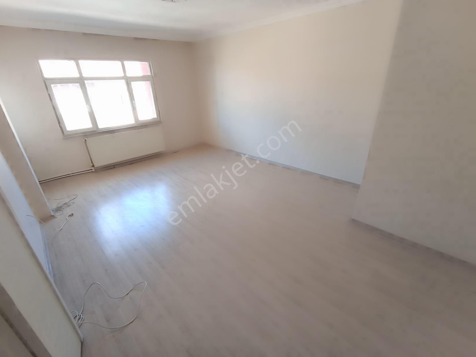 Eyüpsultan Akşemsettin Kiralık Daire  =ADRES= İSKİ BLOKLARINDA METROYA 100 METRE 4.KAT 90m² BOŞ 2+1