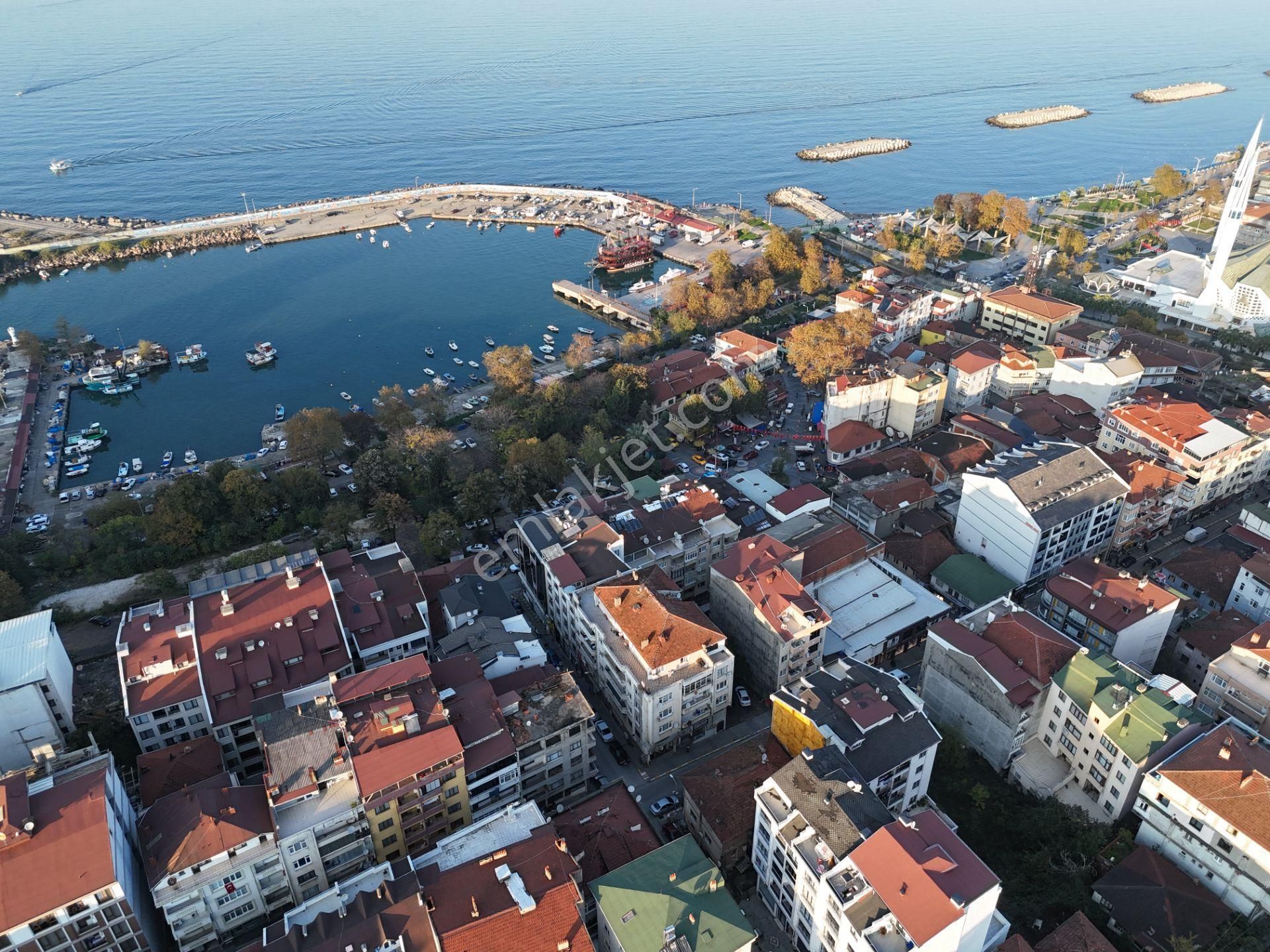 Akçakoca Yalı Satılık Daire 'EPA UĞURDAN İSTANBUL CADDESİNDE DENİZ MANZARALI TERASLI 3+1'