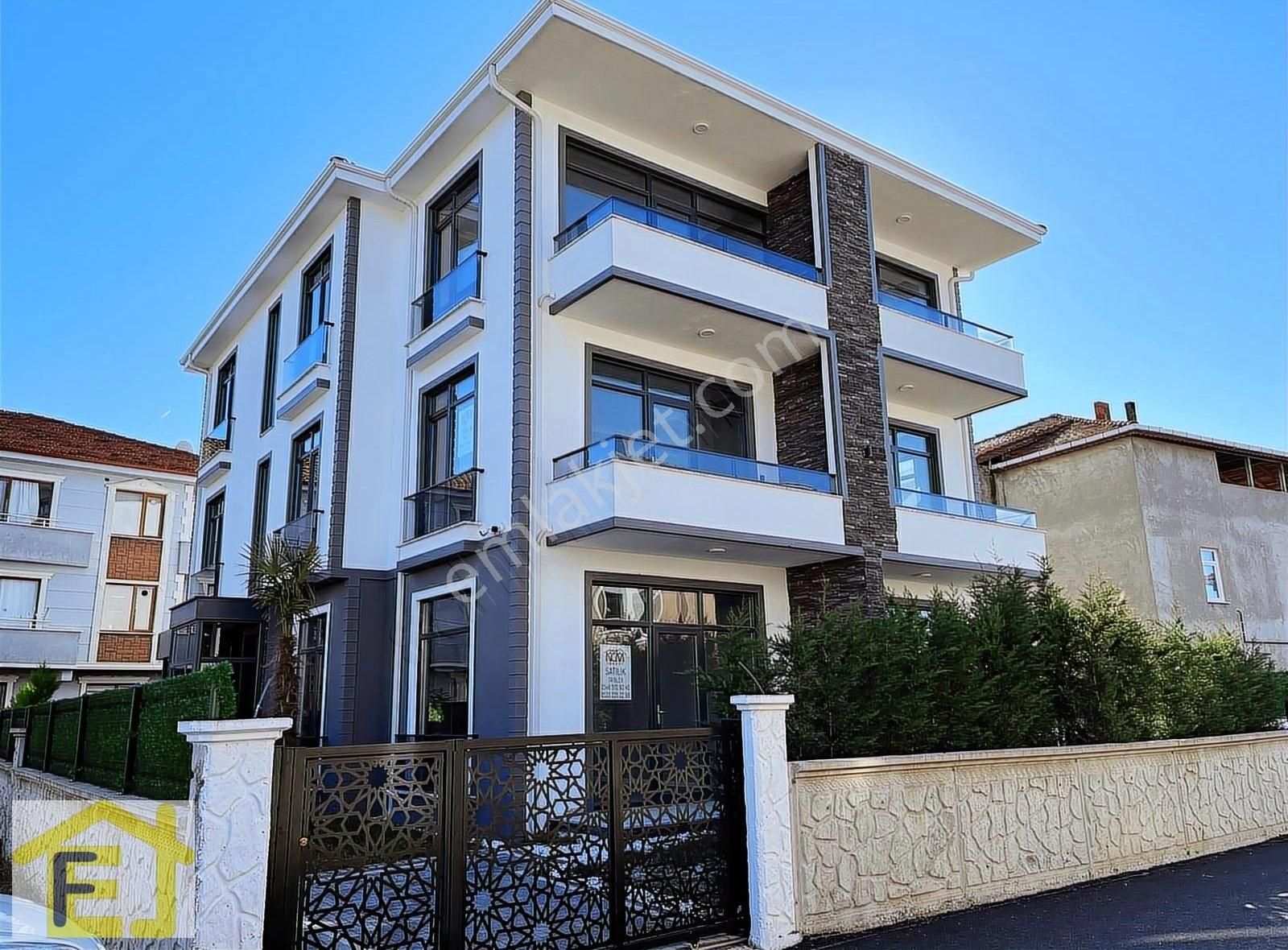 Karasu Kabakoz Satılık Villa **KARASU MERKEZDE*ULTRA LÜX 6+1 MÜSTAKİL SIFIR TRİPLEX **