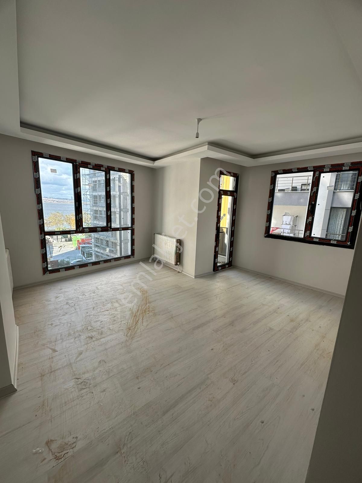 Küçükçekmece Fatih Kiralık Daire  DEVRAN EMLAKTAN FATİH MAH DE KİRALIK 2+1 95 M2  5. KATTA SIFIR DAİRE 