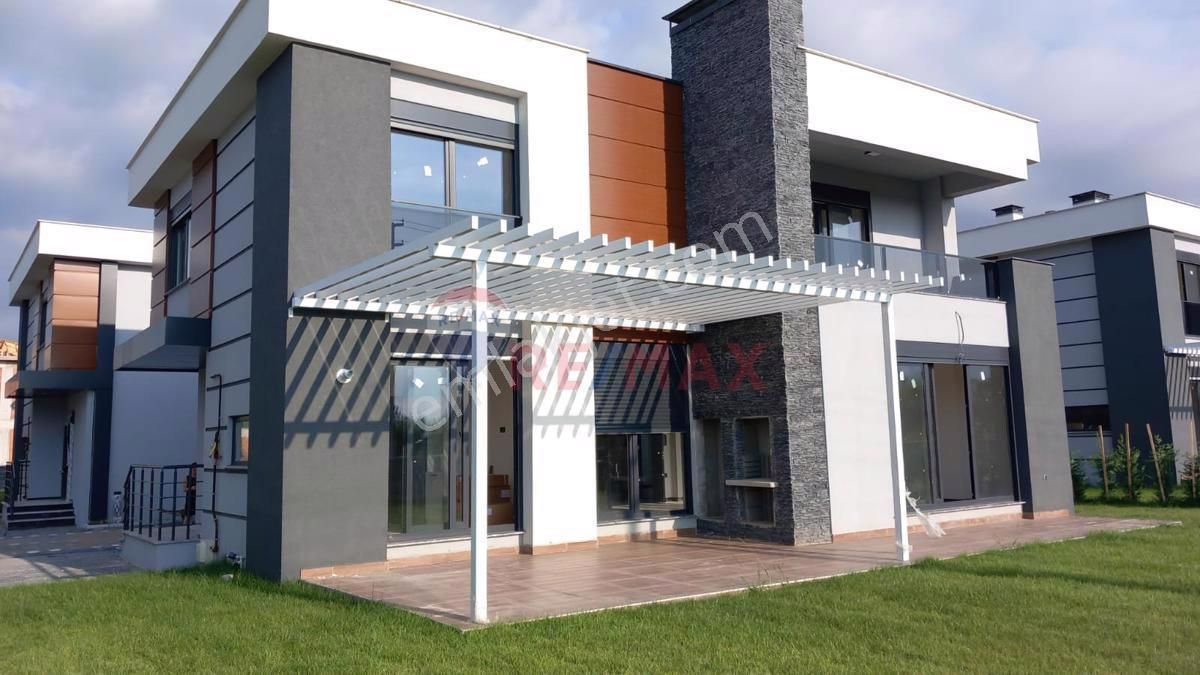 Düzce Merkez Kuyumcuhacıali Kiralık Villa REMAX HÜR'DEN YILDIZ KORU VİLLALARINDA 5+1 270 M2 KİRALIK VİLLA