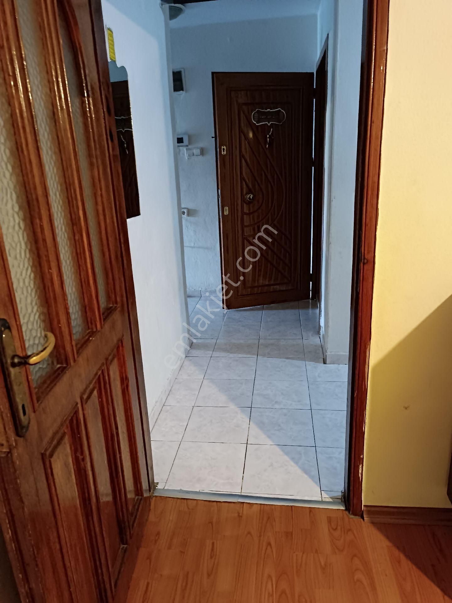 Bayrampaşa Orta Kiralık Daire Bayrampaşa vatan mah Kiralik daire 3+1 Aile apartmanı