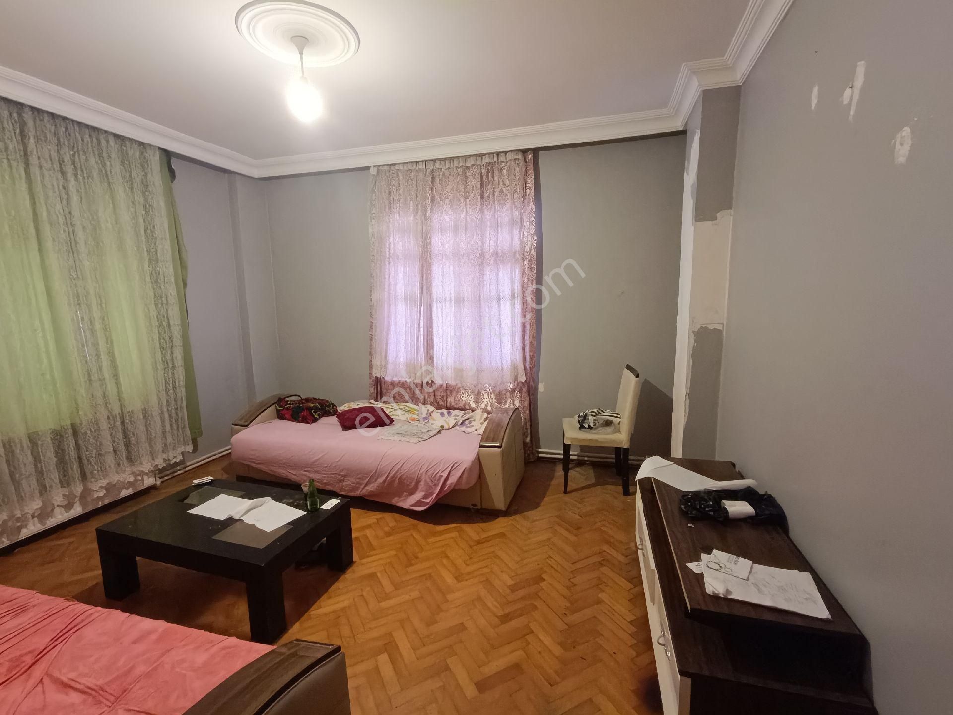 Pendik Esenler Kiralık Daire Pendik Esenler mahallesinde kiralık eşyalı 2+1 giriş kat Daire 