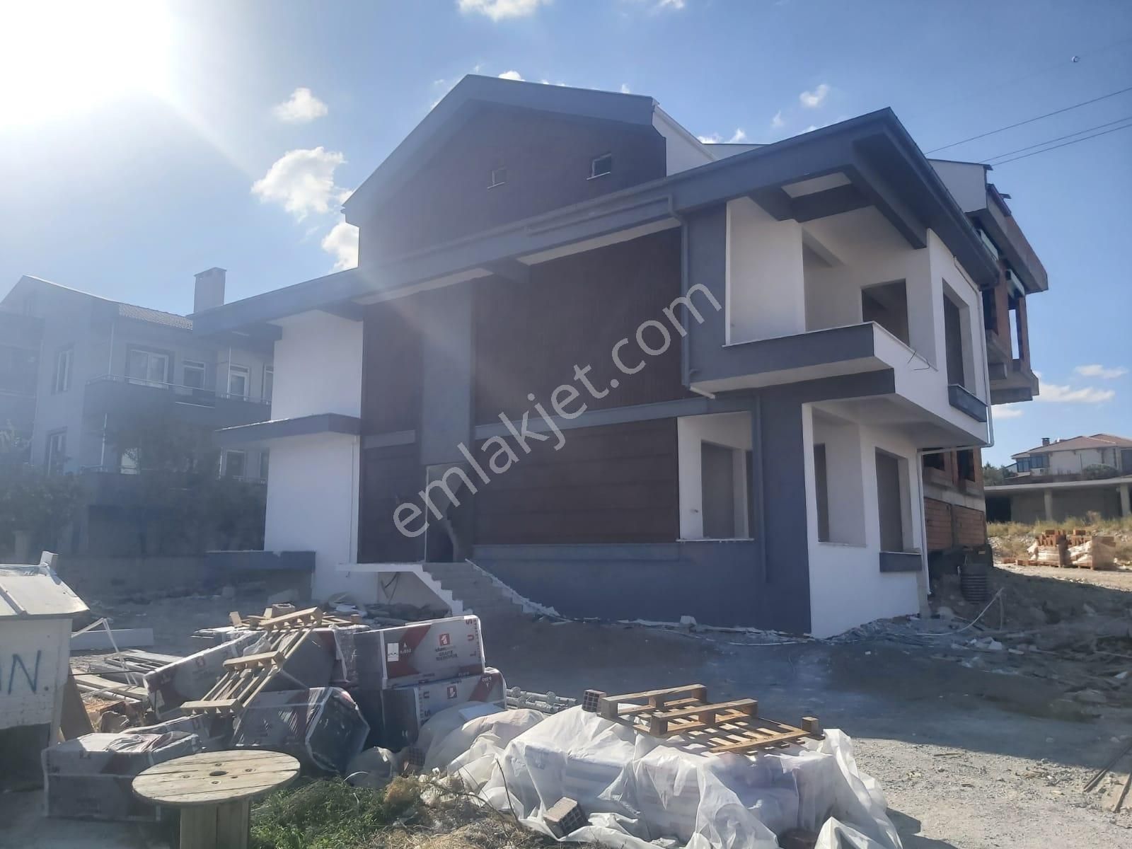 Karesi 1. Sakarya Satılık Villa  BALIKESİR KARESİ 1. SAKARYA MAHALLESİ 300M2 SATILIK VİLLA