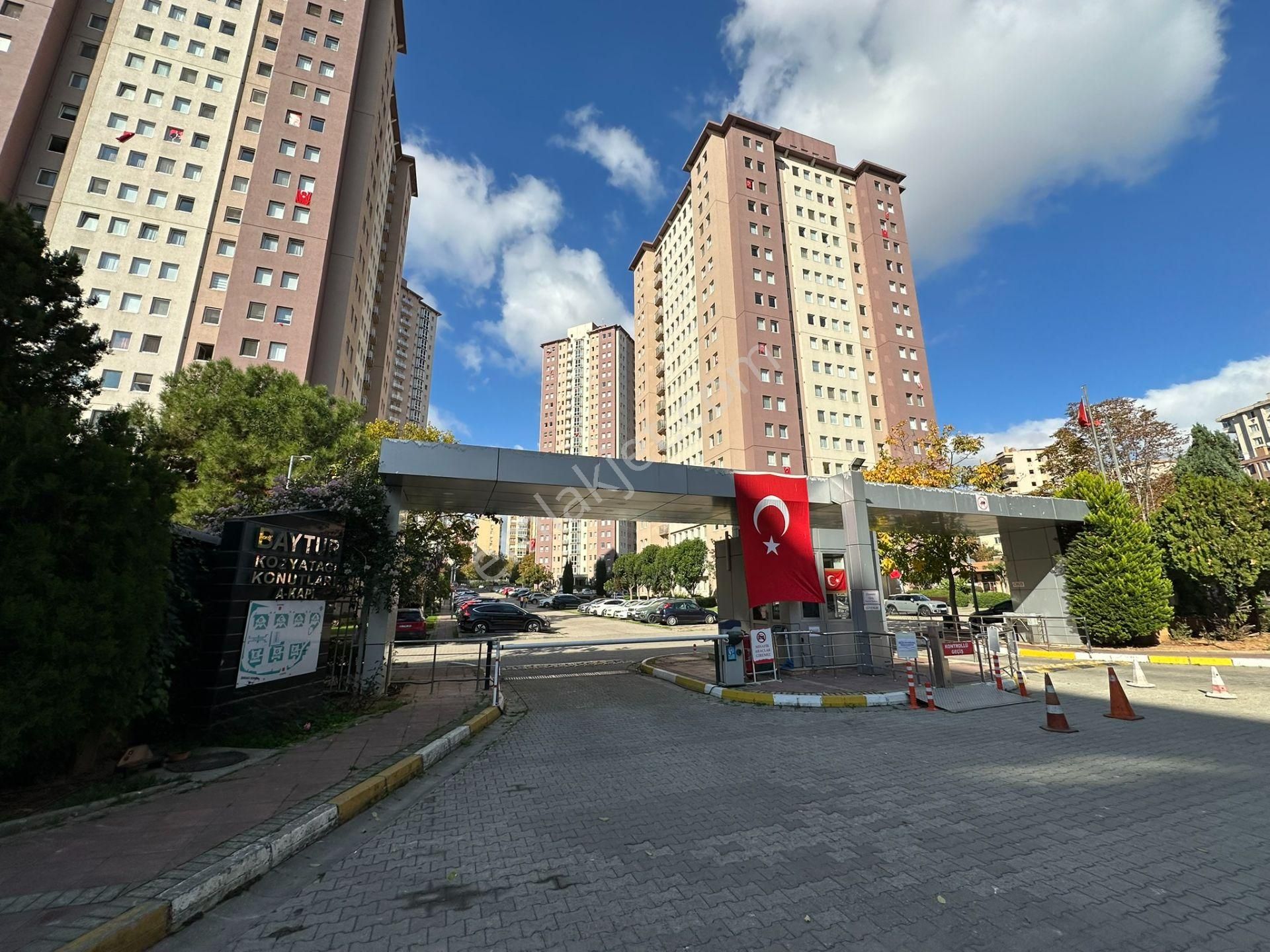 Kadıköy Kozyatağı Kiralık Daire  KOZZY AVM'YE KOMŞU BAYTUR KONUTLARINDA 150m2 ARA KAT KİRALIK 3+1